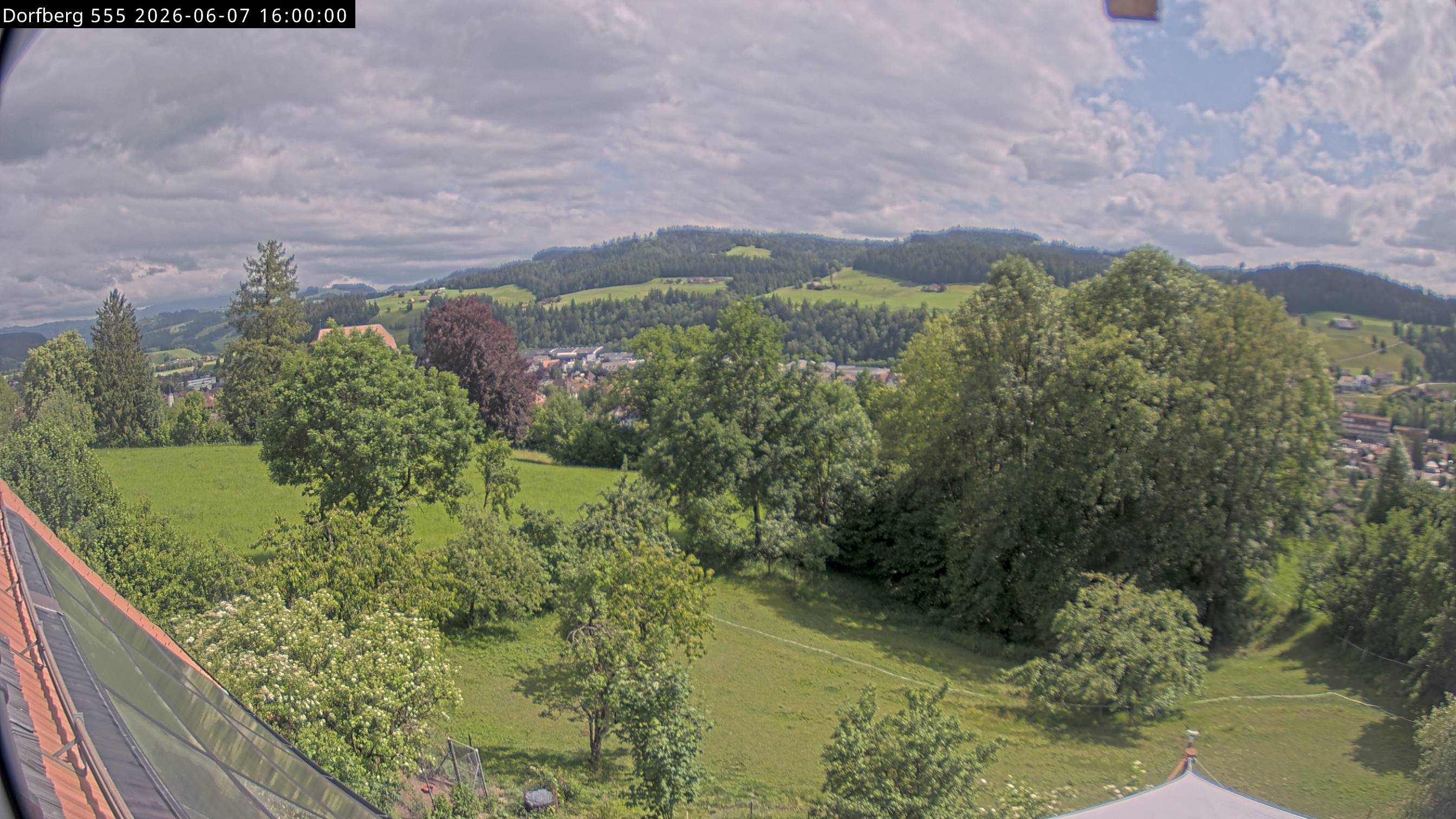 Webcam-Bild: Aussicht vom Dorfberg in Langnau 20260607-160000