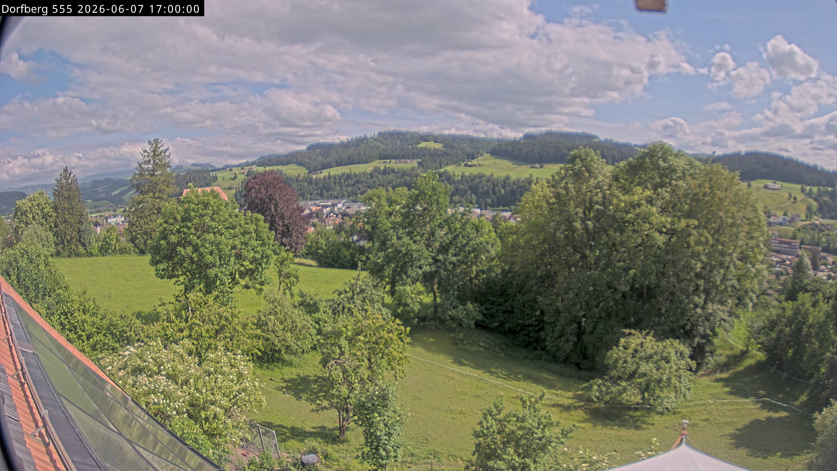 Webcam-Bild: Aussicht vom Dorfberg in Langnau 20260607-170000