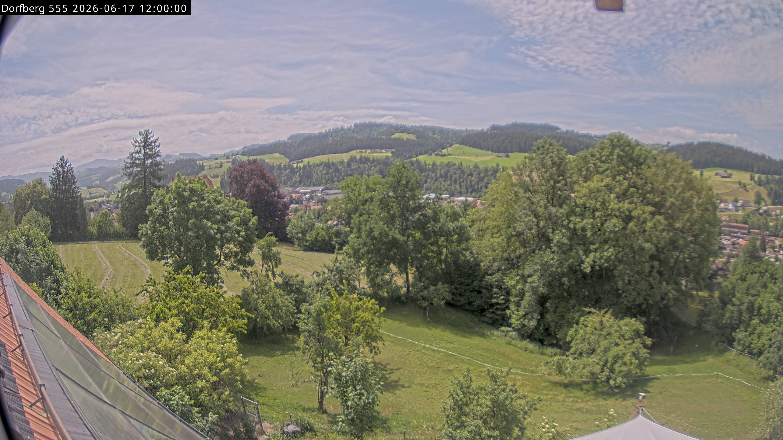 Webcam-Bild: Aussicht vom Dorfberg in Langnau 20260617-120000
