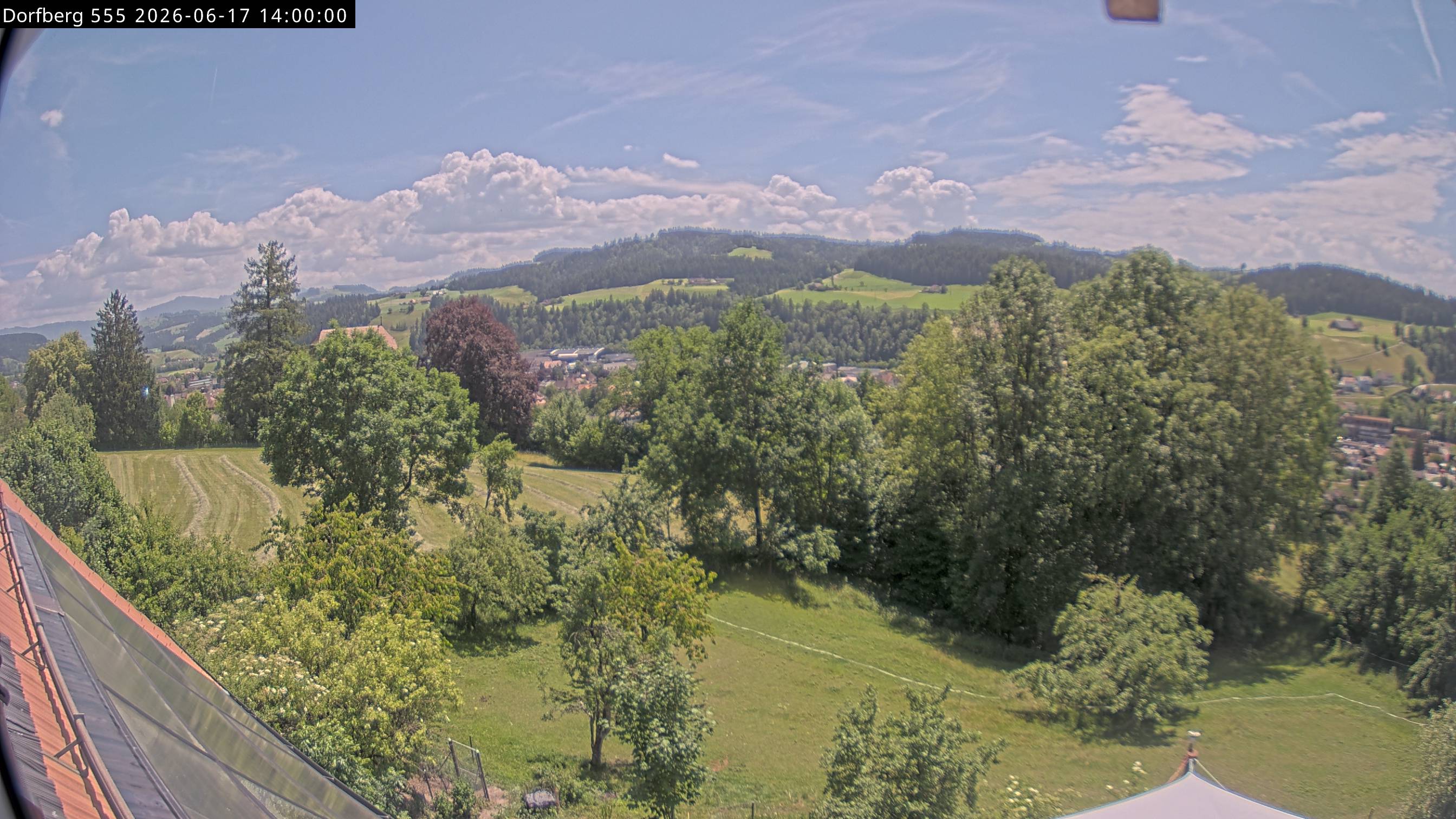 Webcam-Bild: Aussicht vom Dorfberg in Langnau 20260617-140000