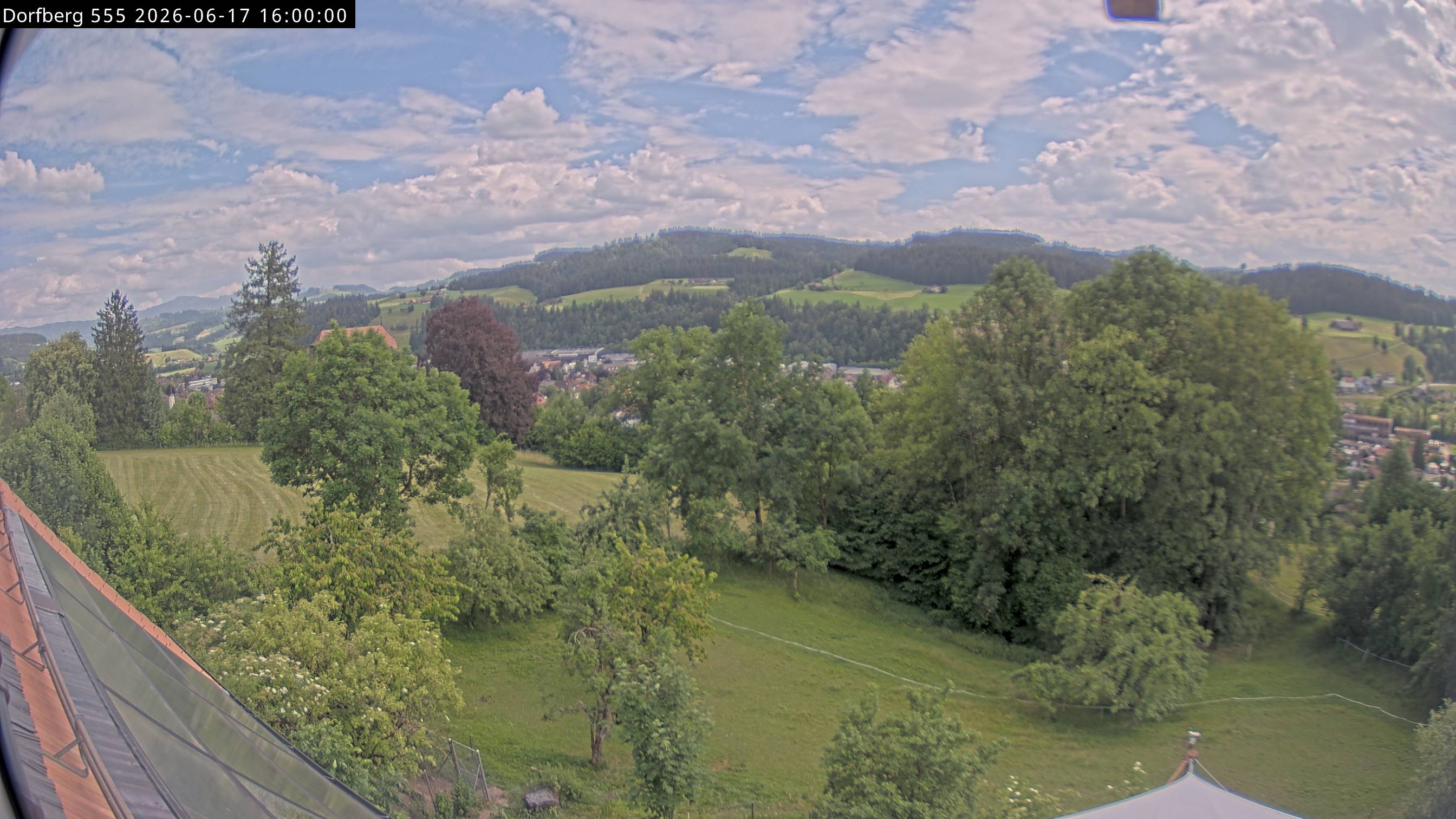 Webcam-Bild: Aussicht vom Dorfberg in Langnau 20260617-160000