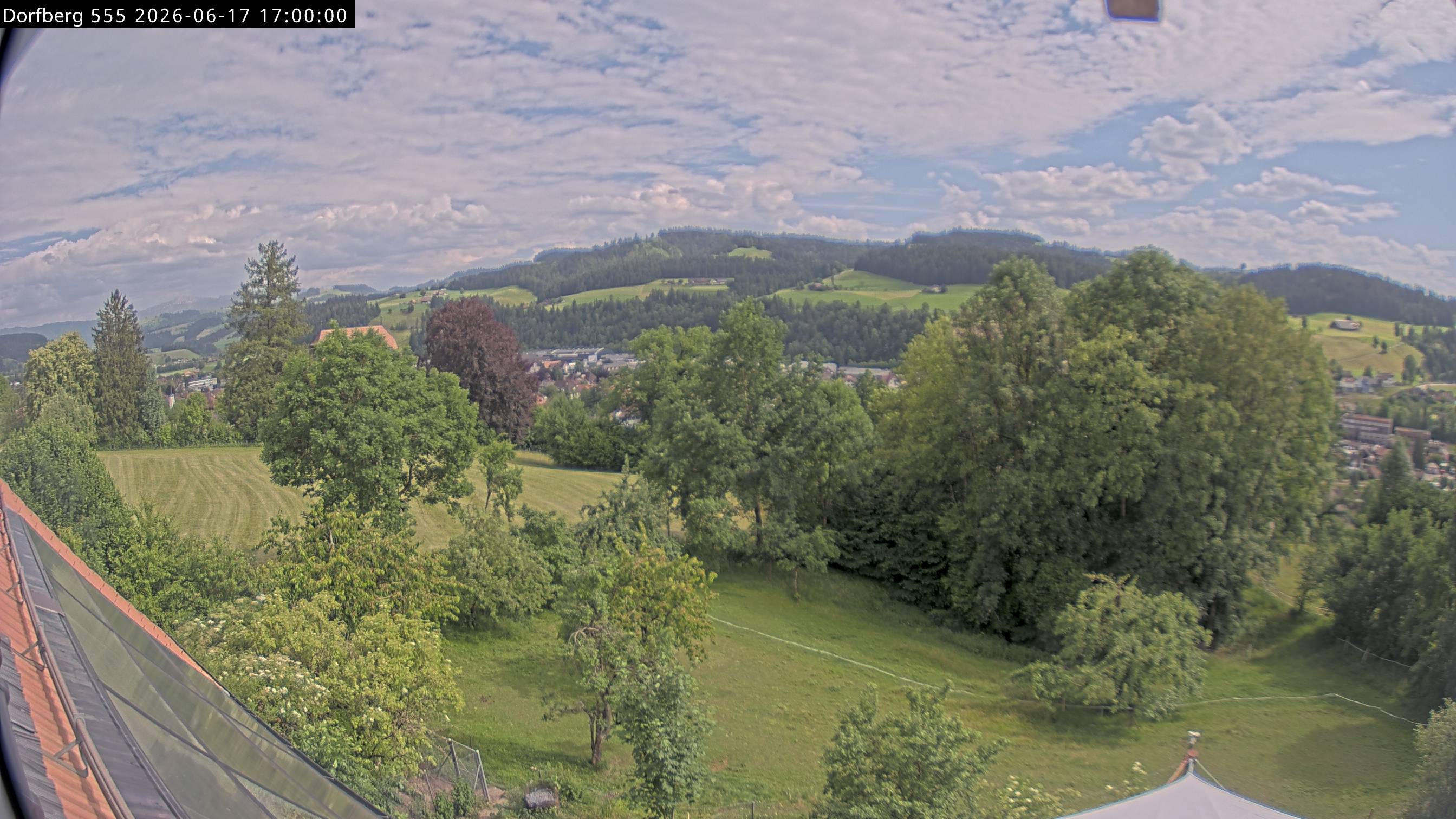 Webcam-Bild: Aussicht vom Dorfberg in Langnau 20260617-170000