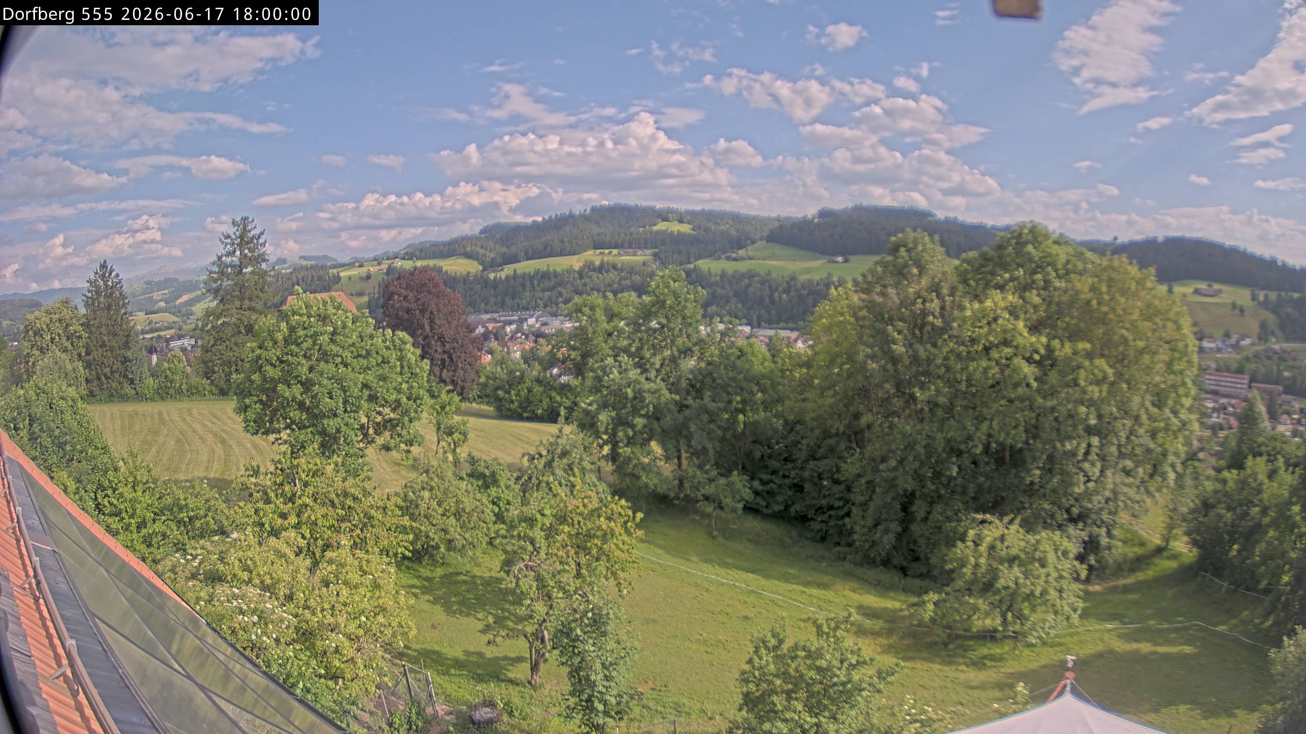 Webcam-Bild: Aussicht vom Dorfberg in Langnau 20260617-180000