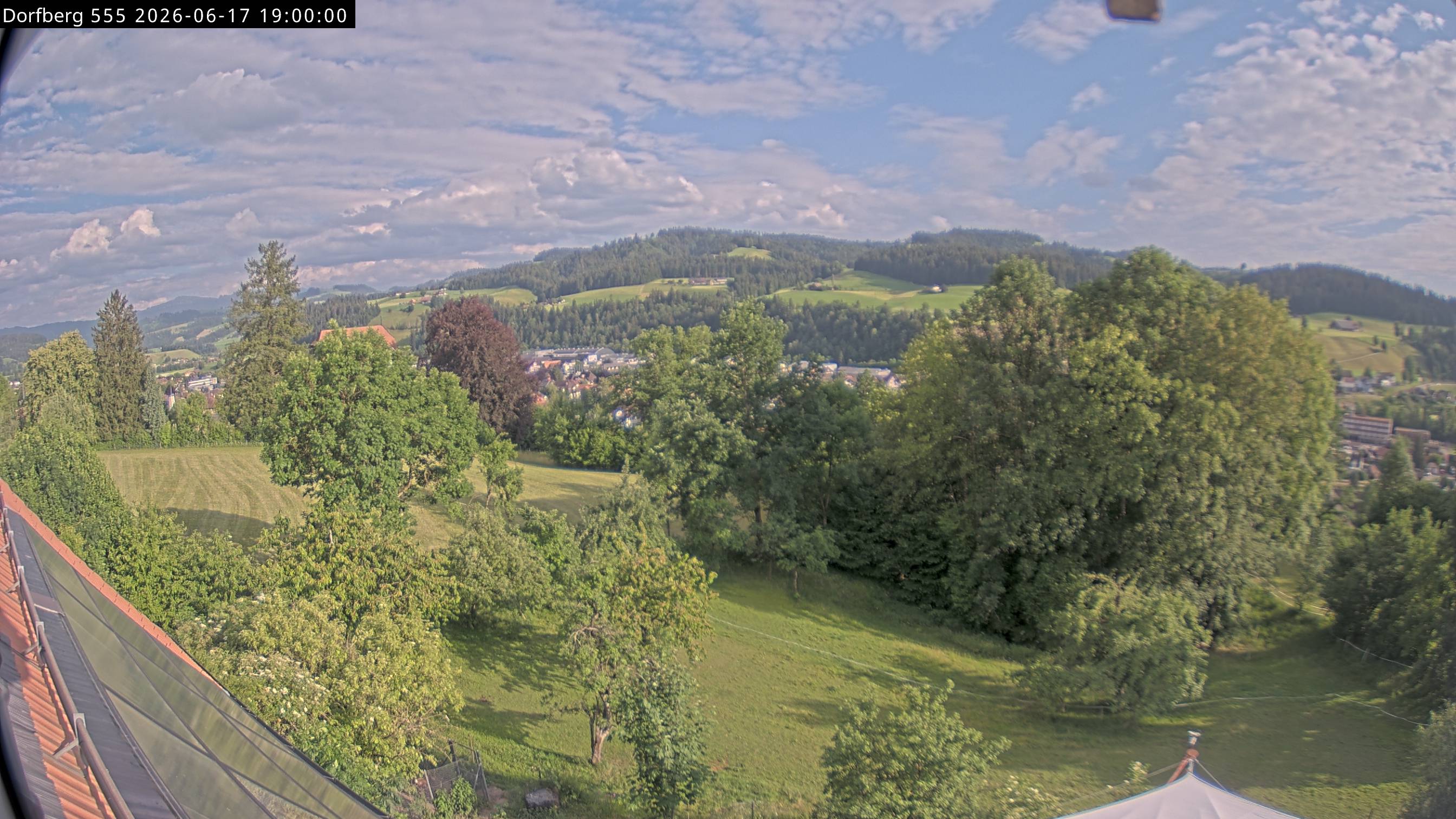 Webcam-Bild: Aussicht vom Dorfberg in Langnau 20260617-190000