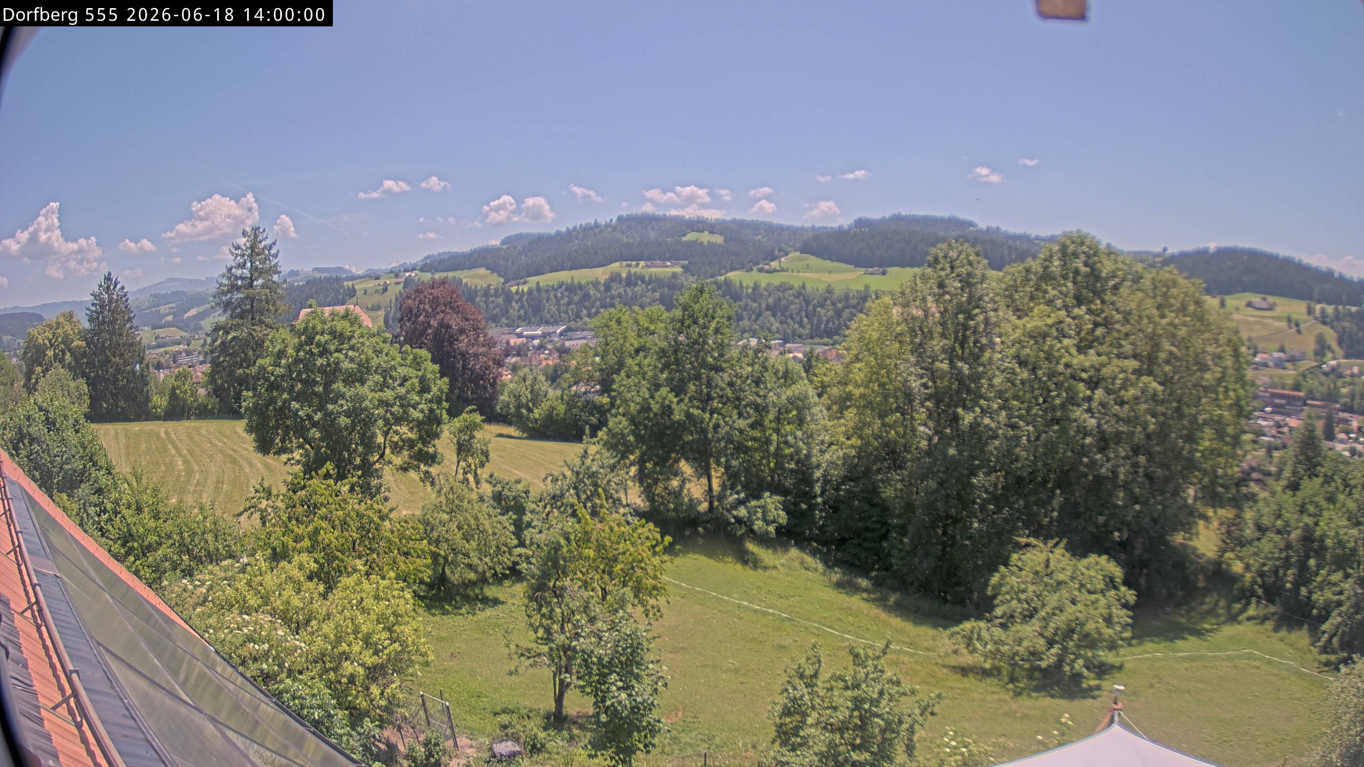Webcam-Bild: Aussicht vom Dorfberg in Langnau 20260618-140000