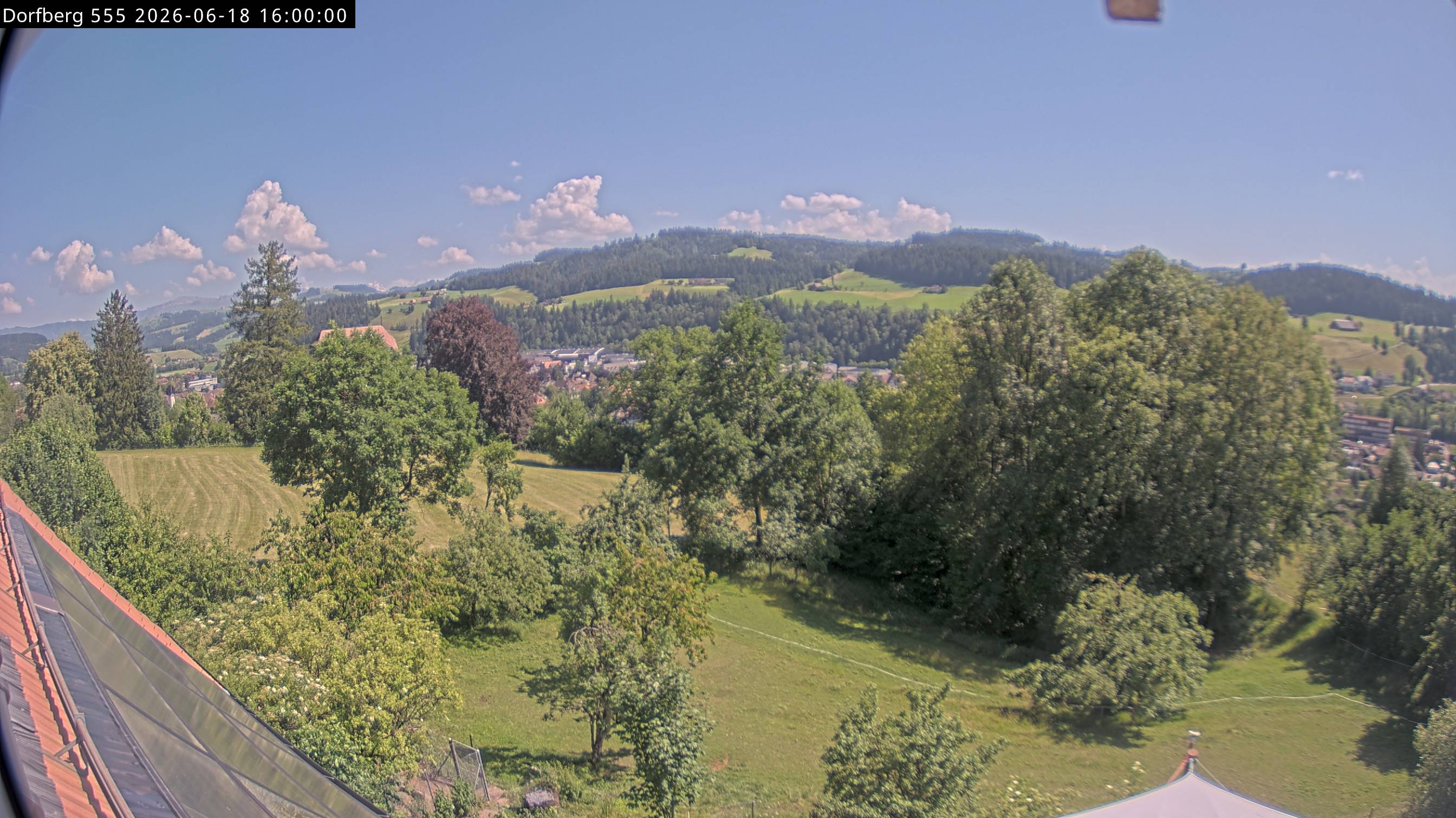 Webcam-Bild: Aussicht vom Dorfberg in Langnau 20260618-160000