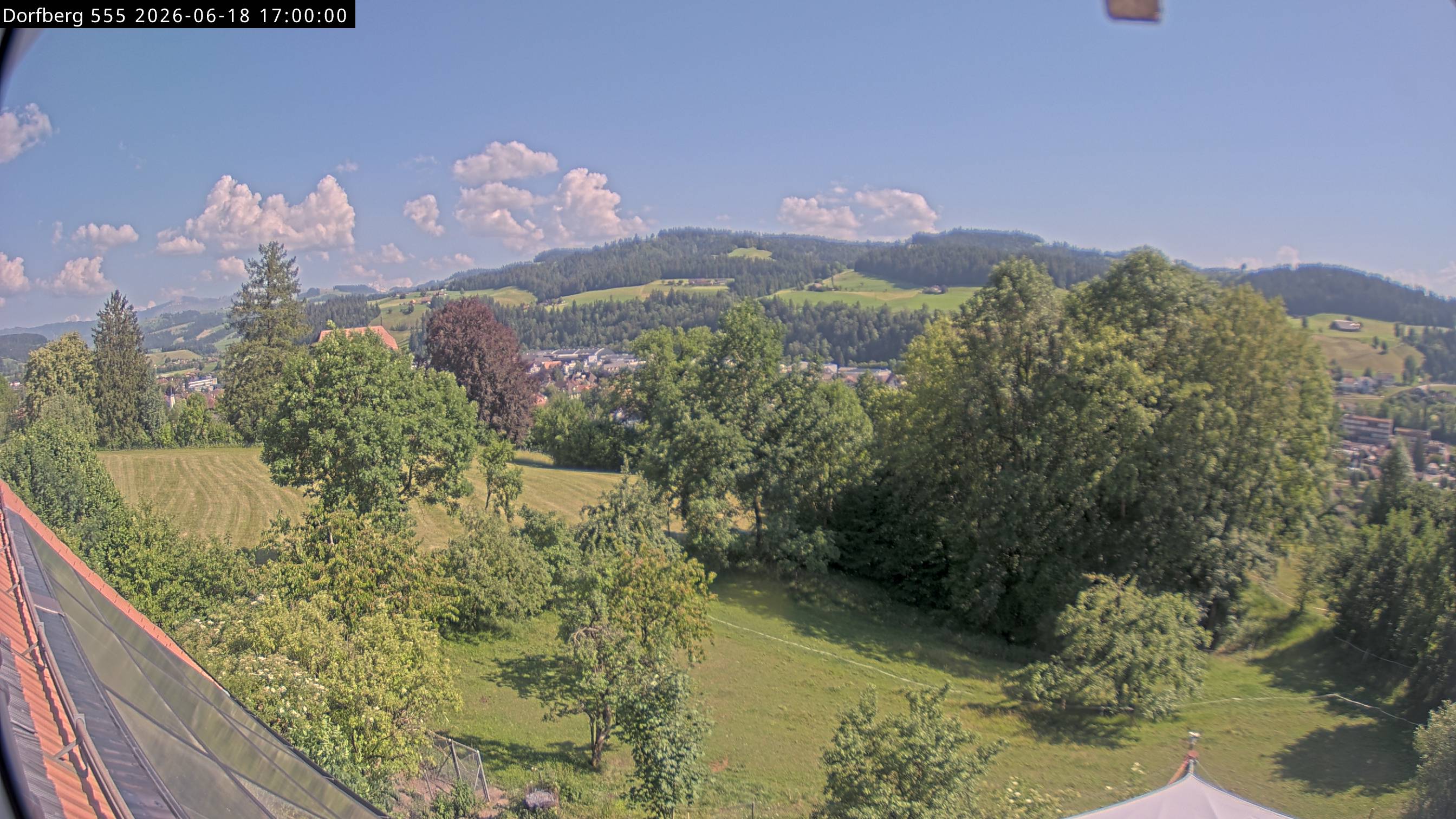 Webcam-Bild: Aussicht vom Dorfberg in Langnau 20260618-170000