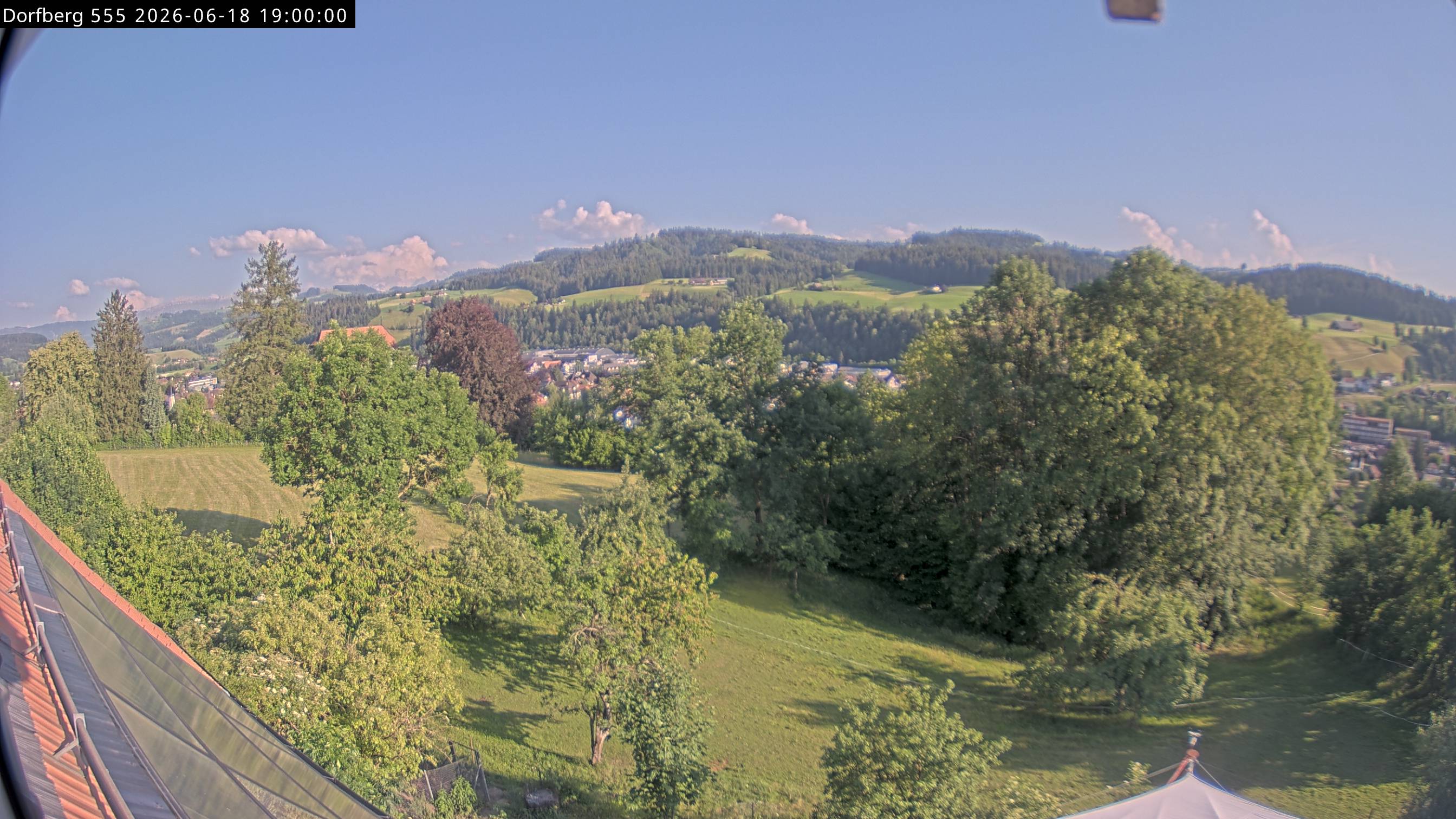 Webcam-Bild: Aussicht vom Dorfberg in Langnau 20260618-190000