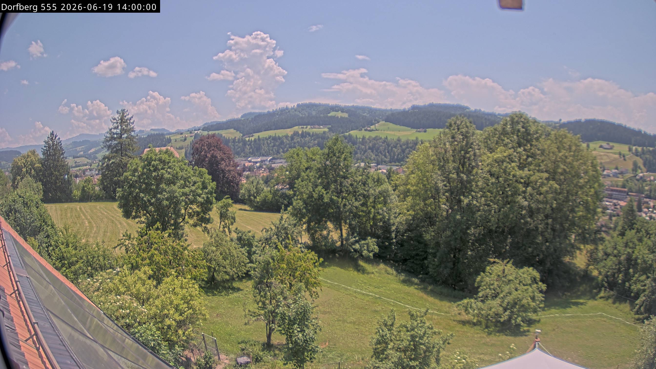 Webcam-Bild: Aussicht vom Dorfberg in Langnau 20260619-140000