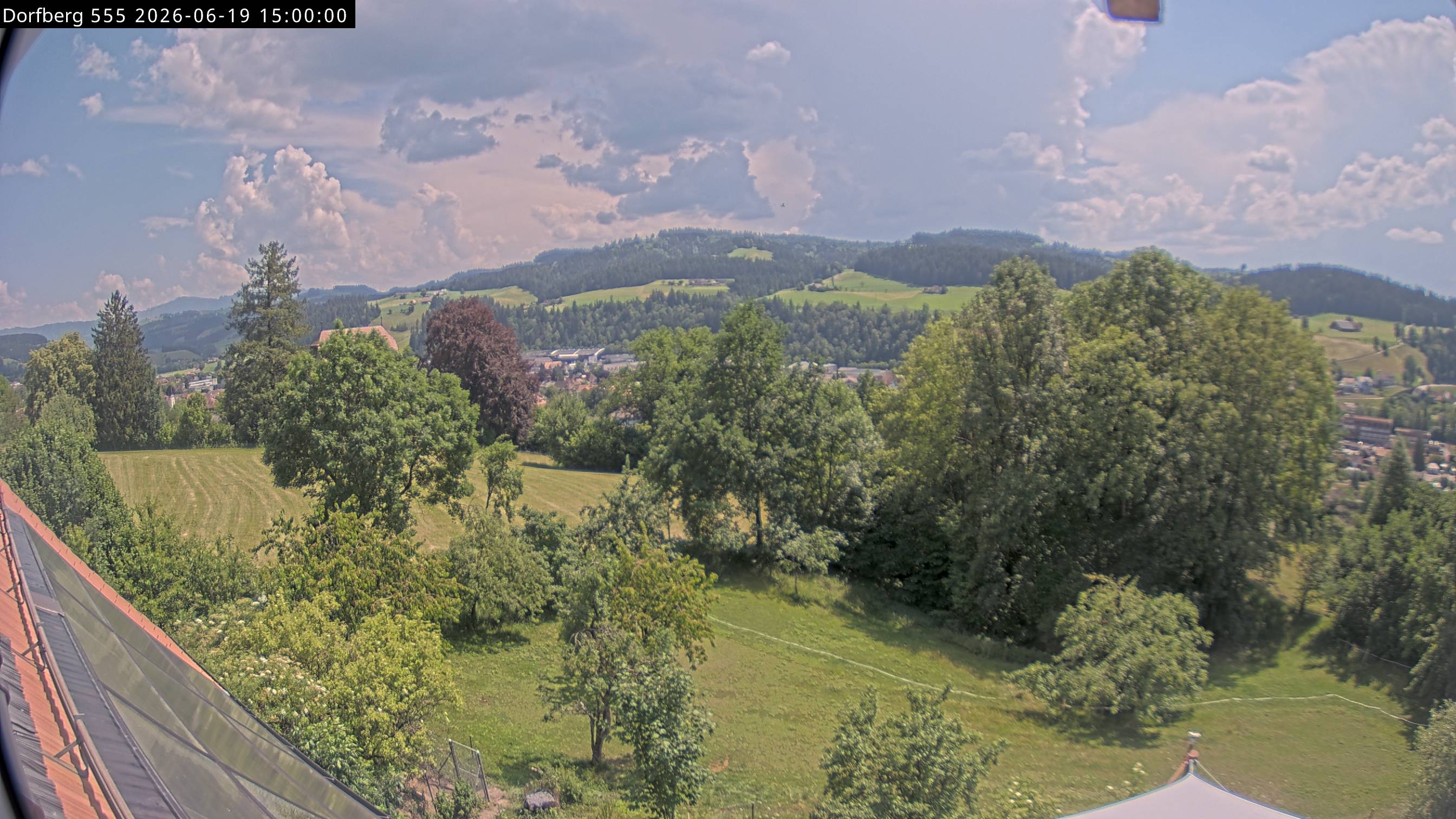 Webcam-Bild: Aussicht vom Dorfberg in Langnau 20260619-150000