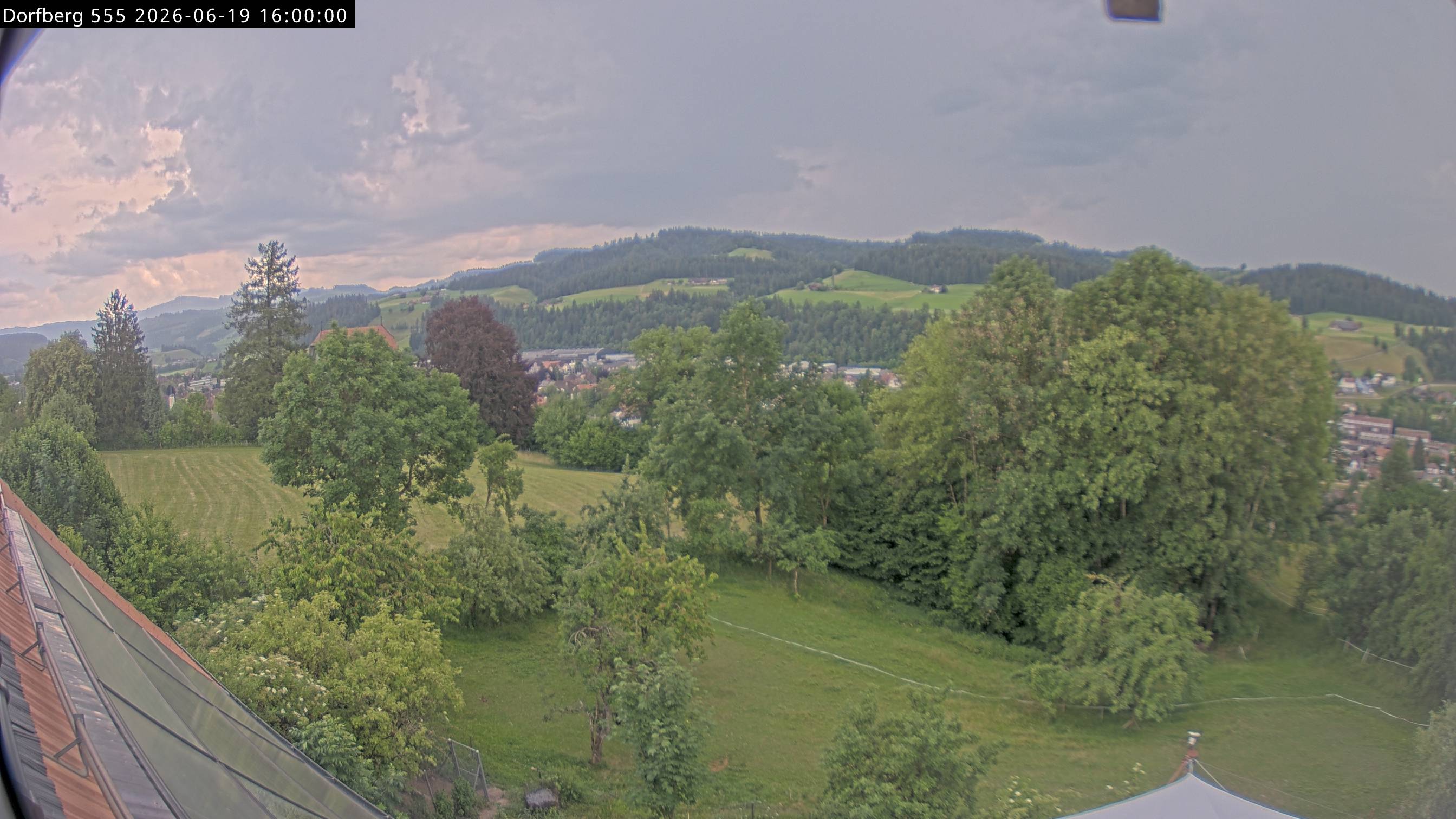 Webcam-Bild: Aussicht vom Dorfberg in Langnau 20260619-160000