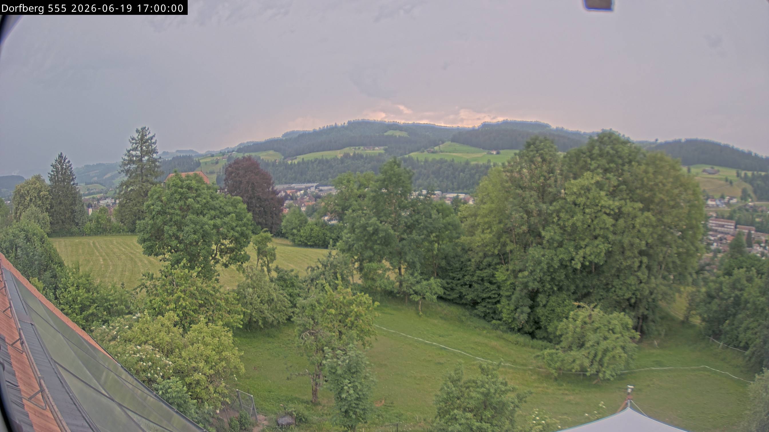 Webcam-Bild: Aussicht vom Dorfberg in Langnau 20260619-170000