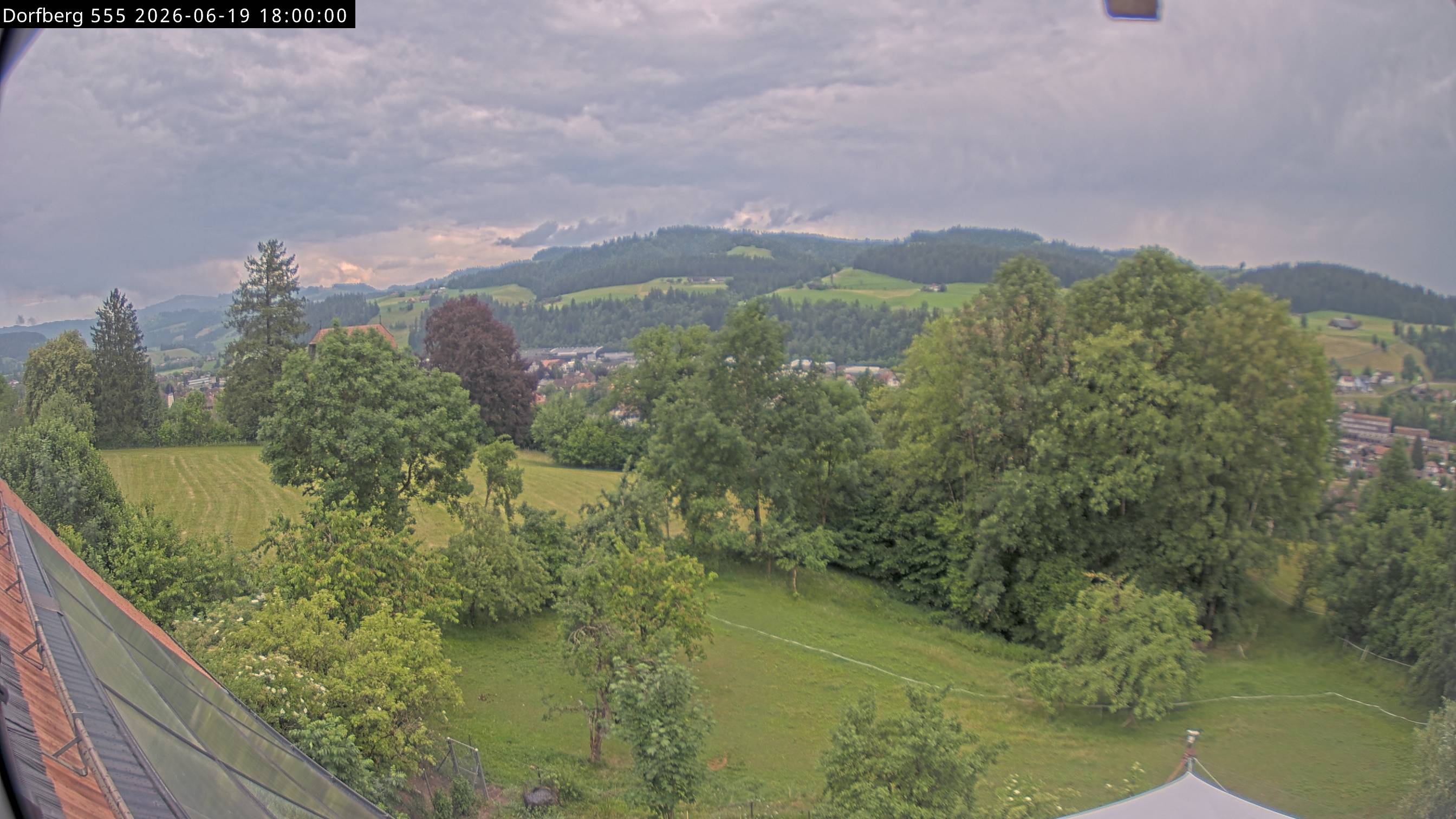 Webcam-Bild: Aussicht vom Dorfberg in Langnau 20260619-180000