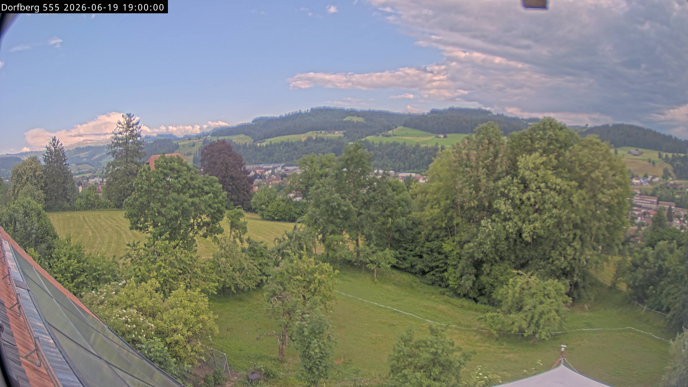 Webcam-Bild: Aussicht vom Dorfberg in Langnau 20260619-190000