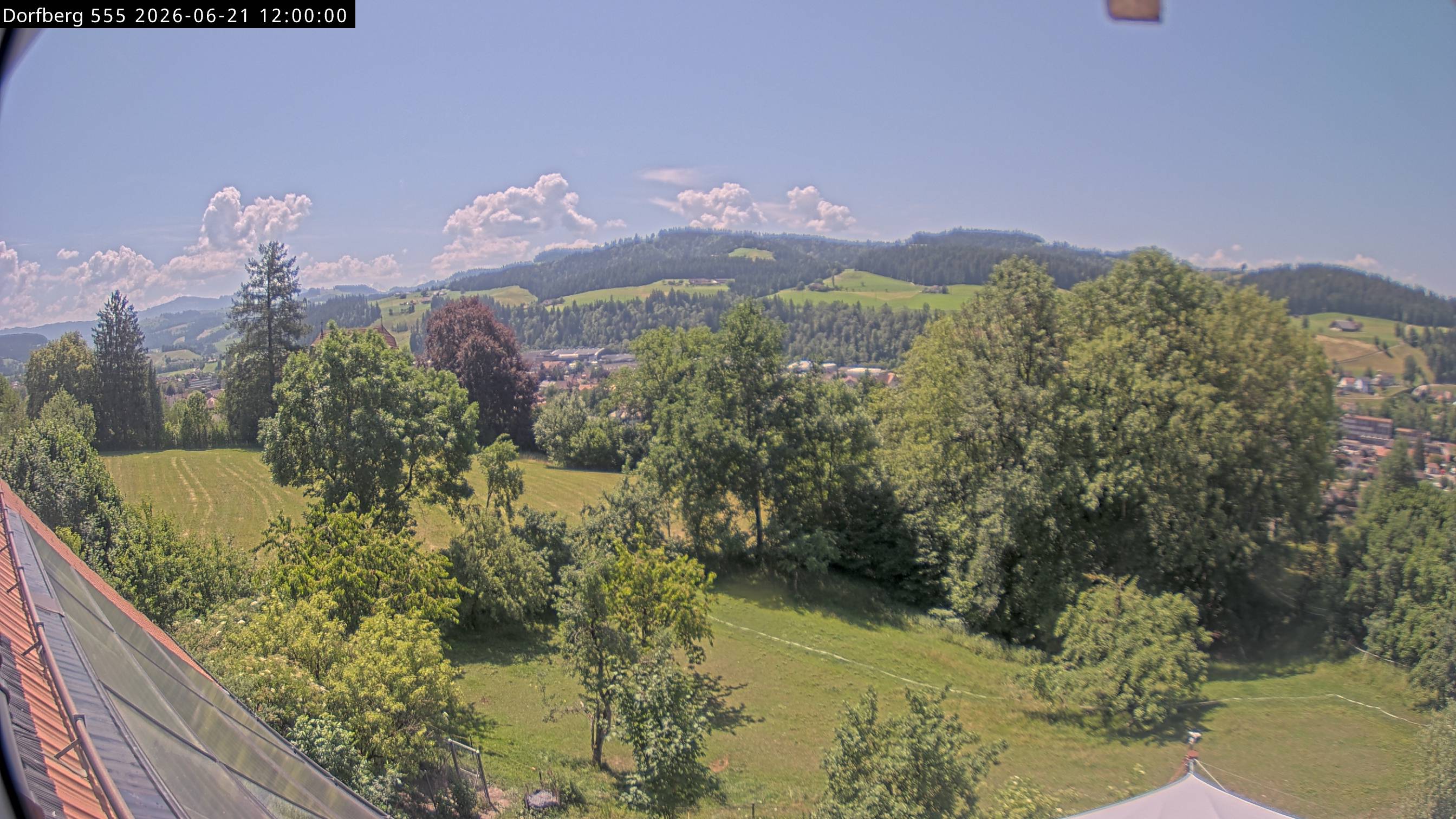 Webcam-Bild: Aussicht vom Dorfberg in Langnau 20260621-120000