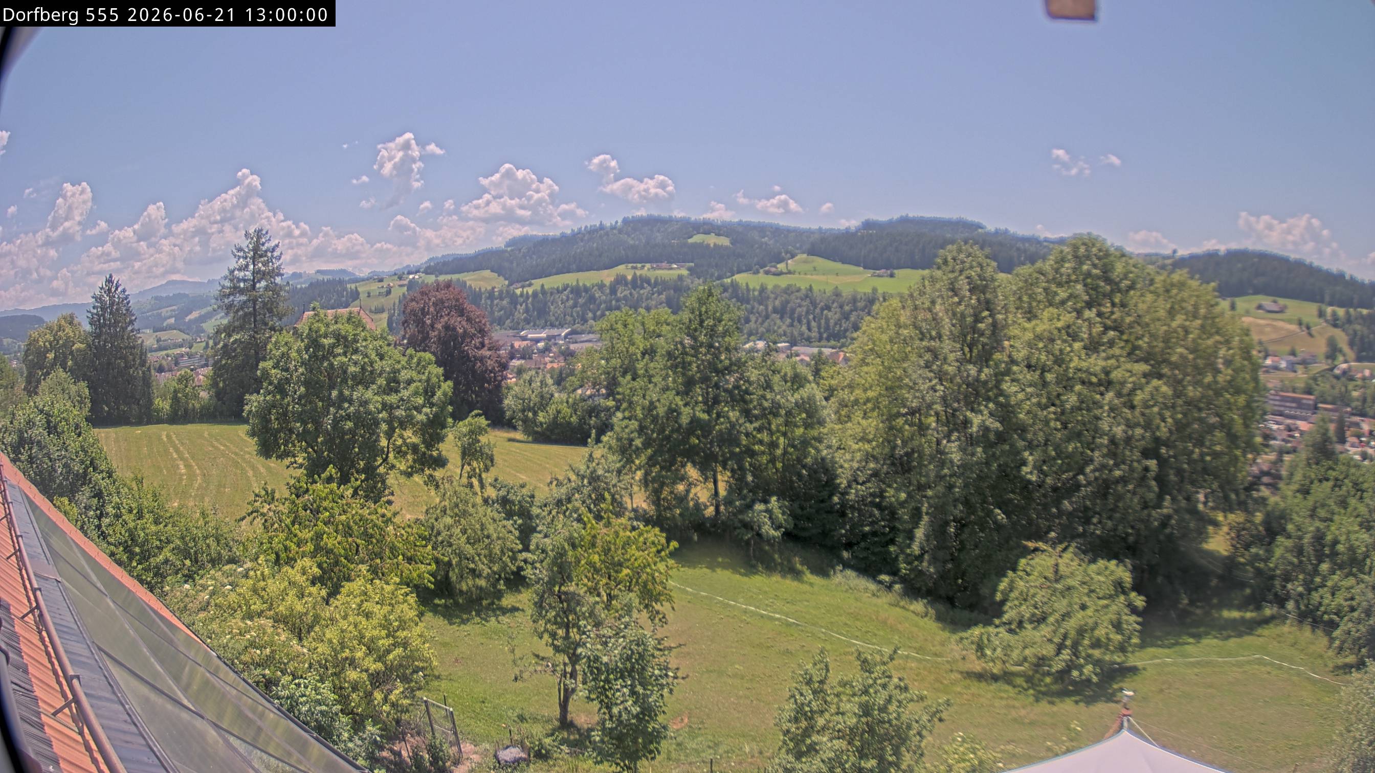 Webcam-Bild: Aussicht vom Dorfberg in Langnau 20260621-130000