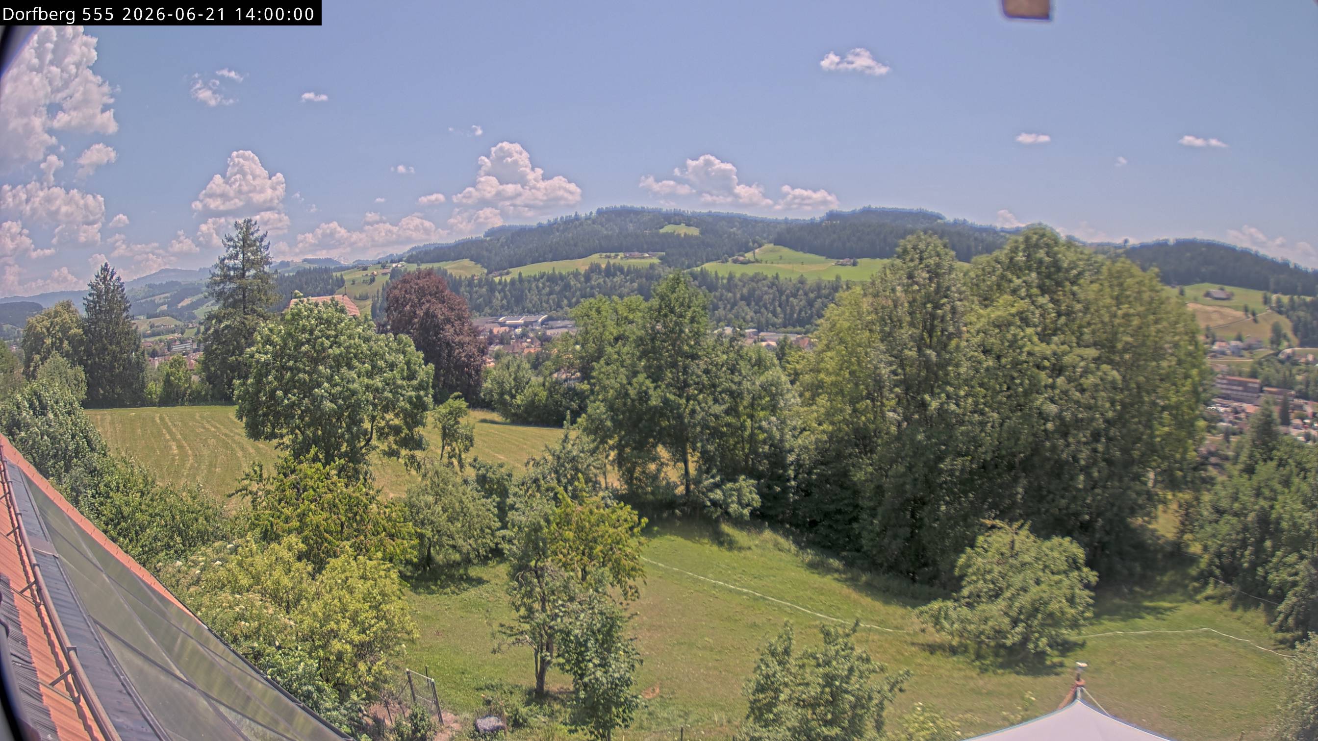 Webcam-Bild: Aussicht vom Dorfberg in Langnau 20260621-140000