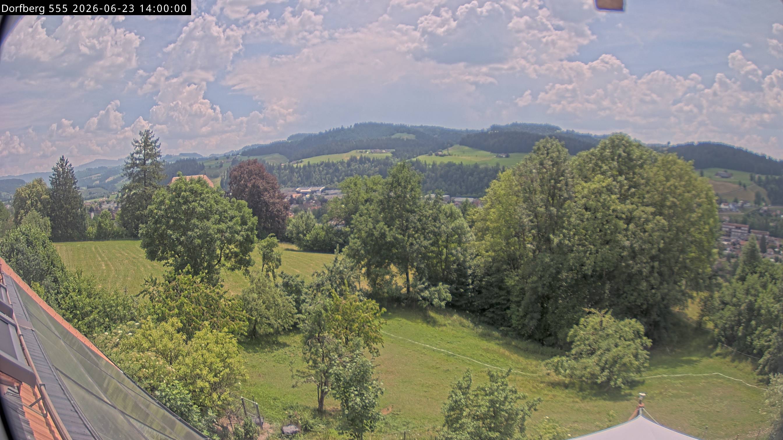 Webcam-Bild: Aussicht vom Dorfberg in Langnau 20260623-140000