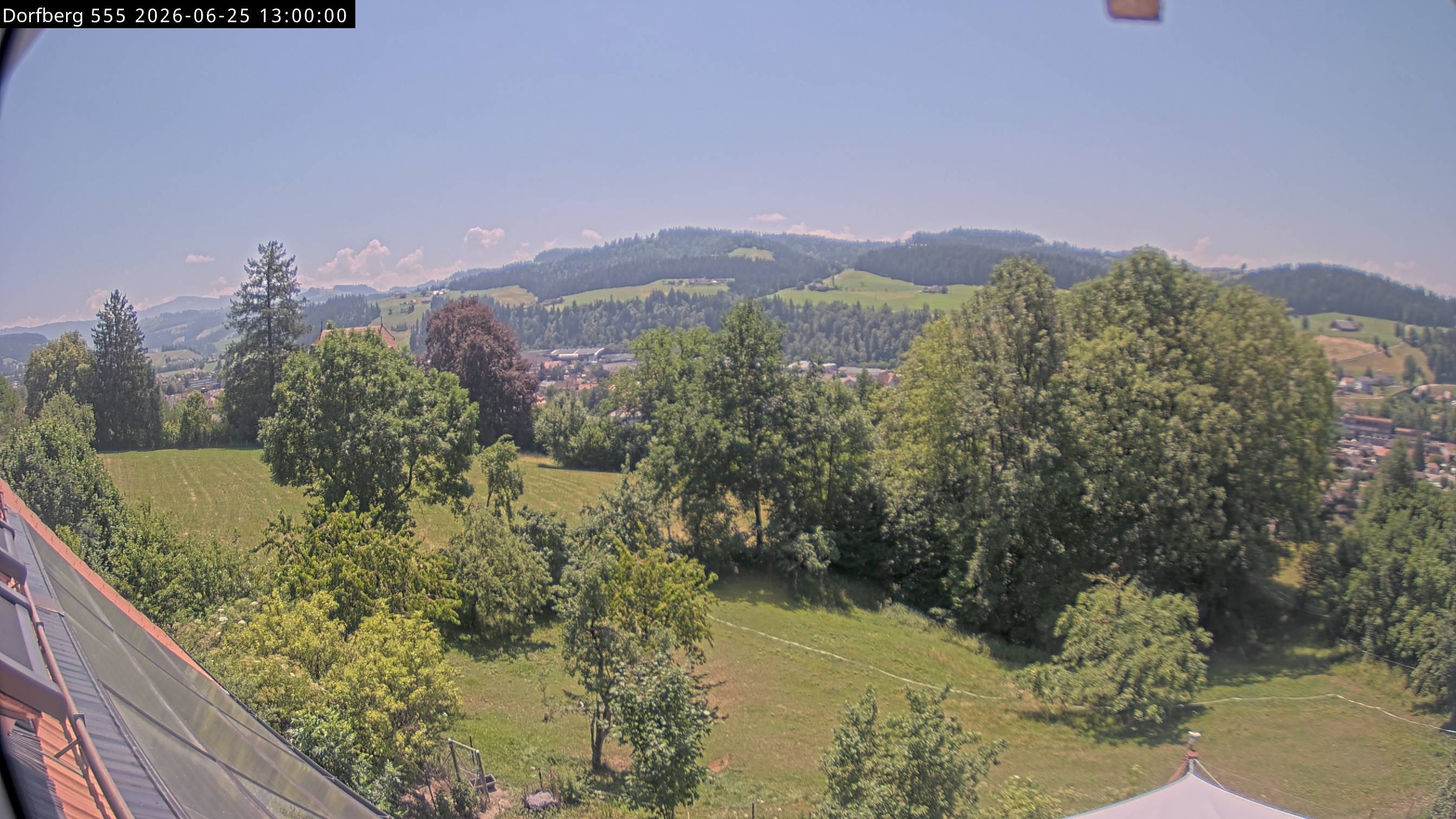 Webcam-Bild: Aussicht vom Dorfberg in Langnau 20260625-130000