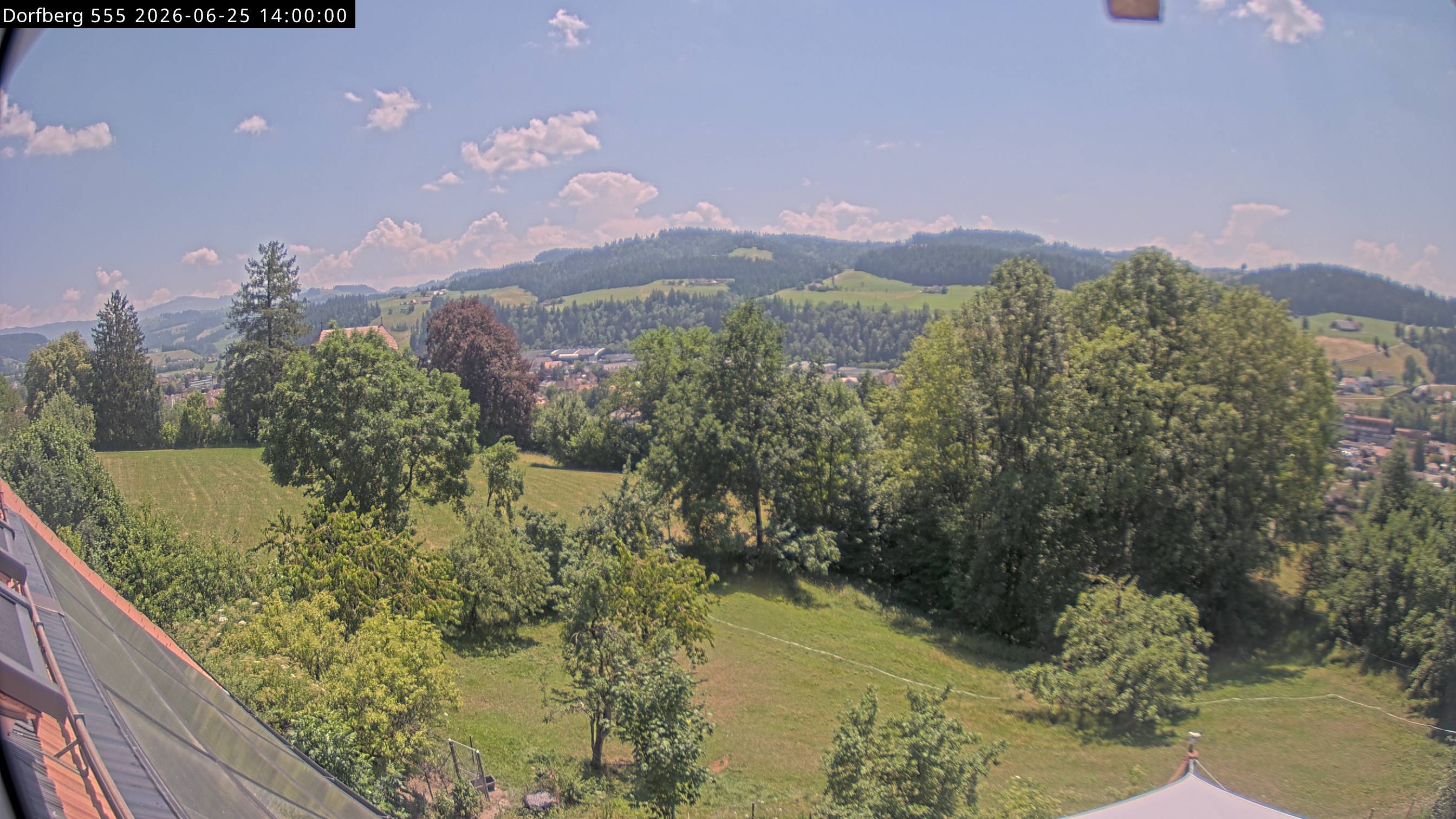 Webcam-Bild: Aussicht vom Dorfberg in Langnau 20260625-140000