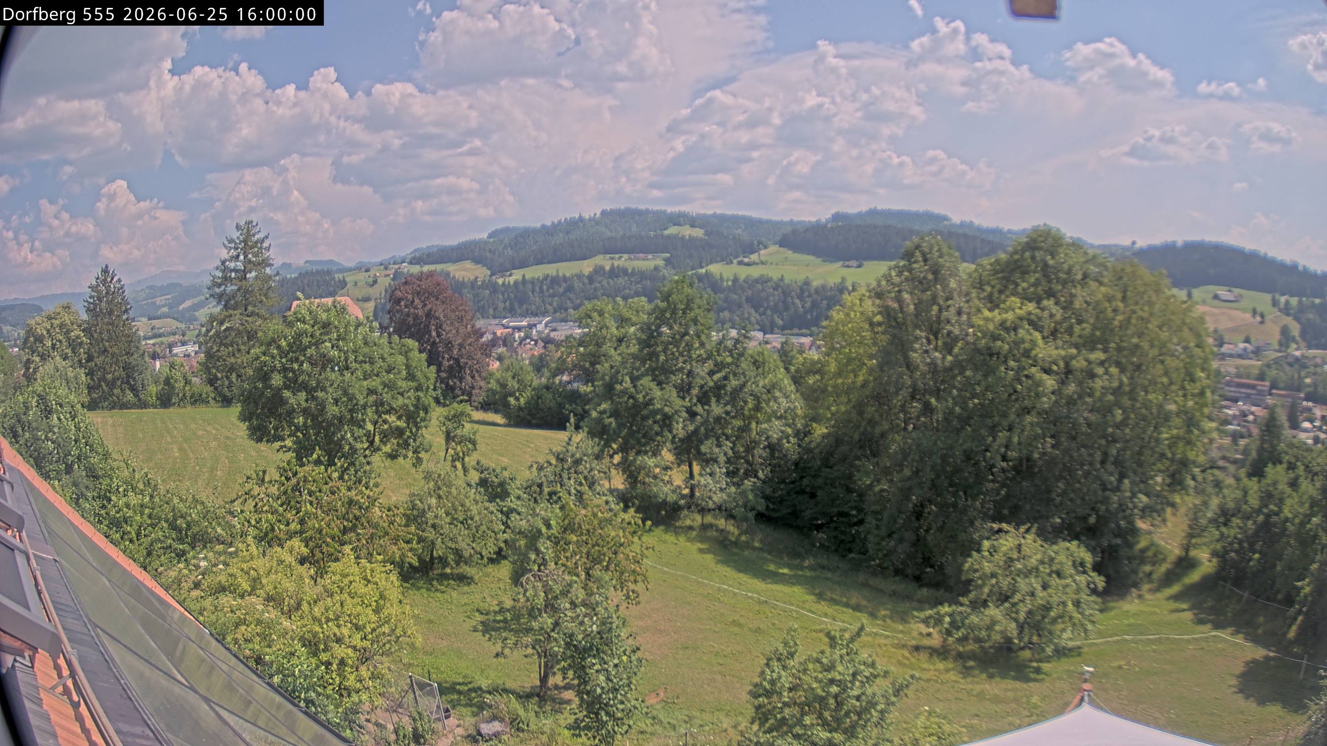 Webcam-Bild: Aussicht vom Dorfberg in Langnau 20260625-160000
