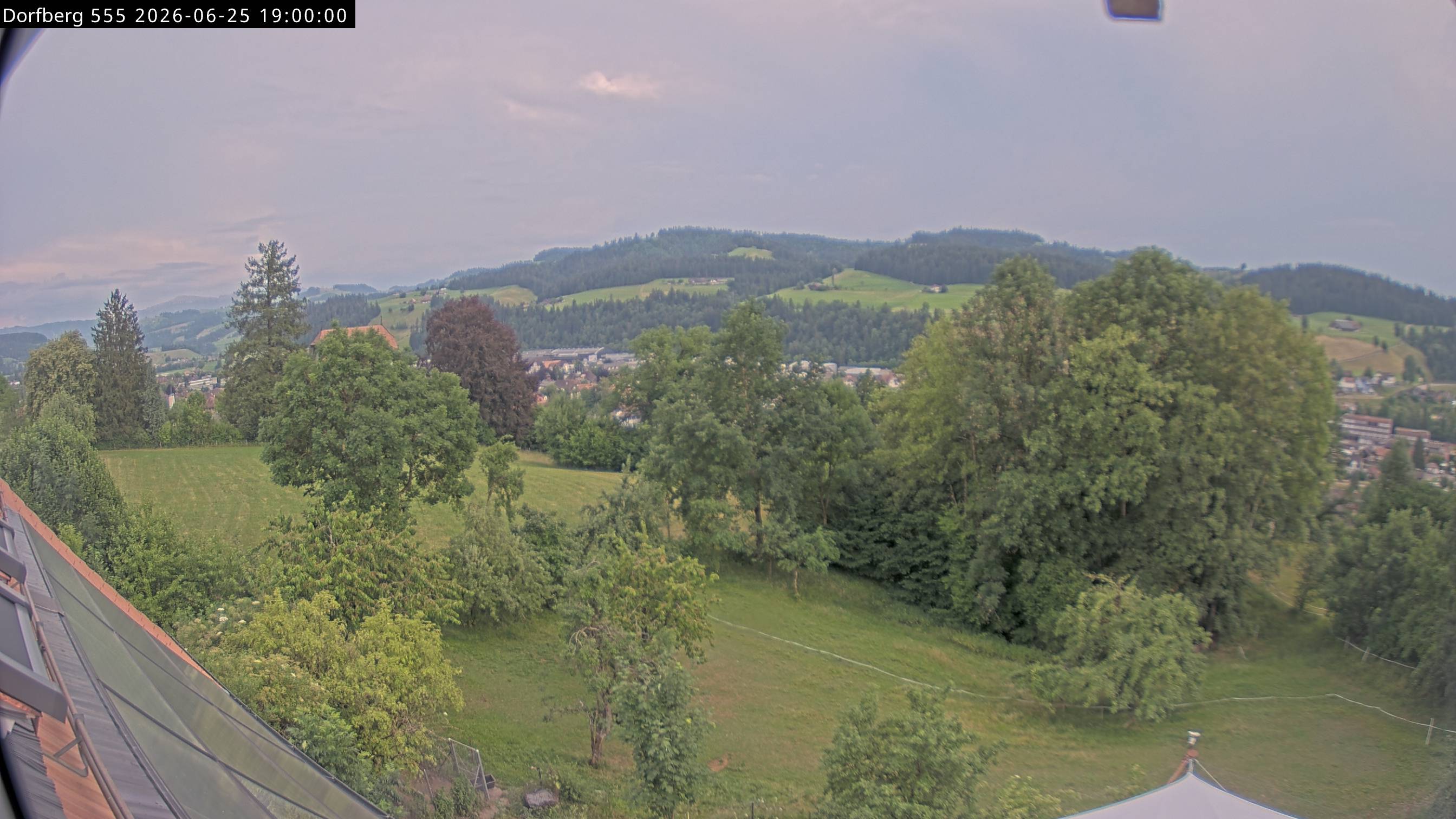 Webcam-Bild: Aussicht vom Dorfberg in Langnau 20260625-190000