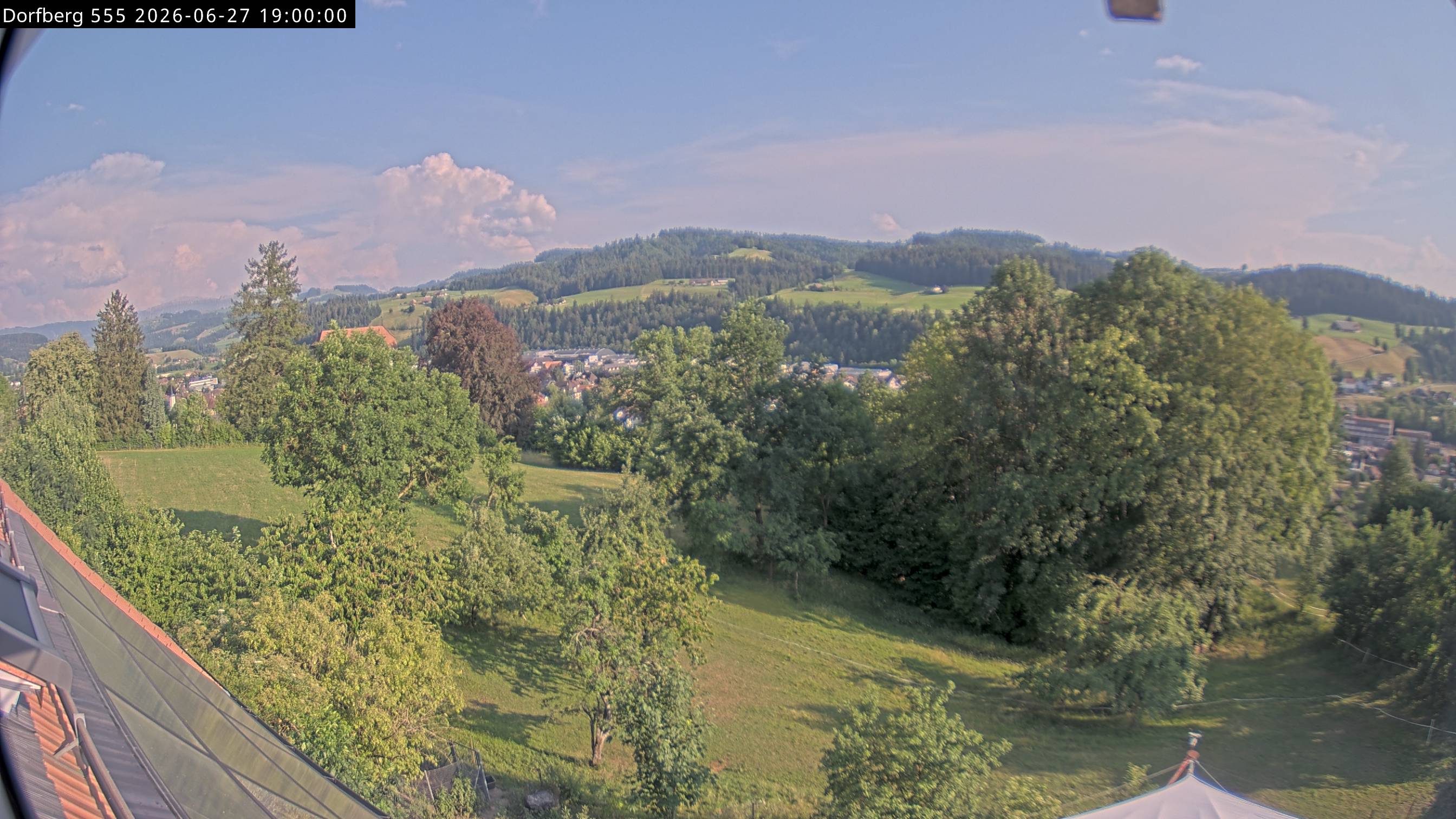 Webcam-Bild: Aussicht vom Dorfberg in Langnau 20260627-190000