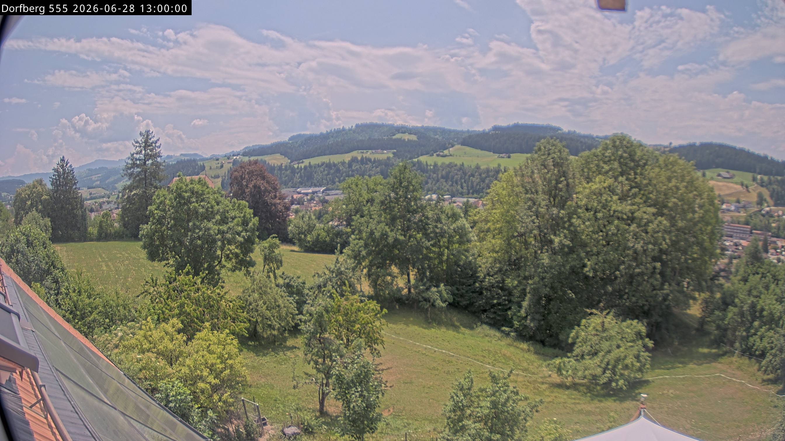 Webcam-Bild: Aussicht vom Dorfberg in Langnau 20260628-130000
