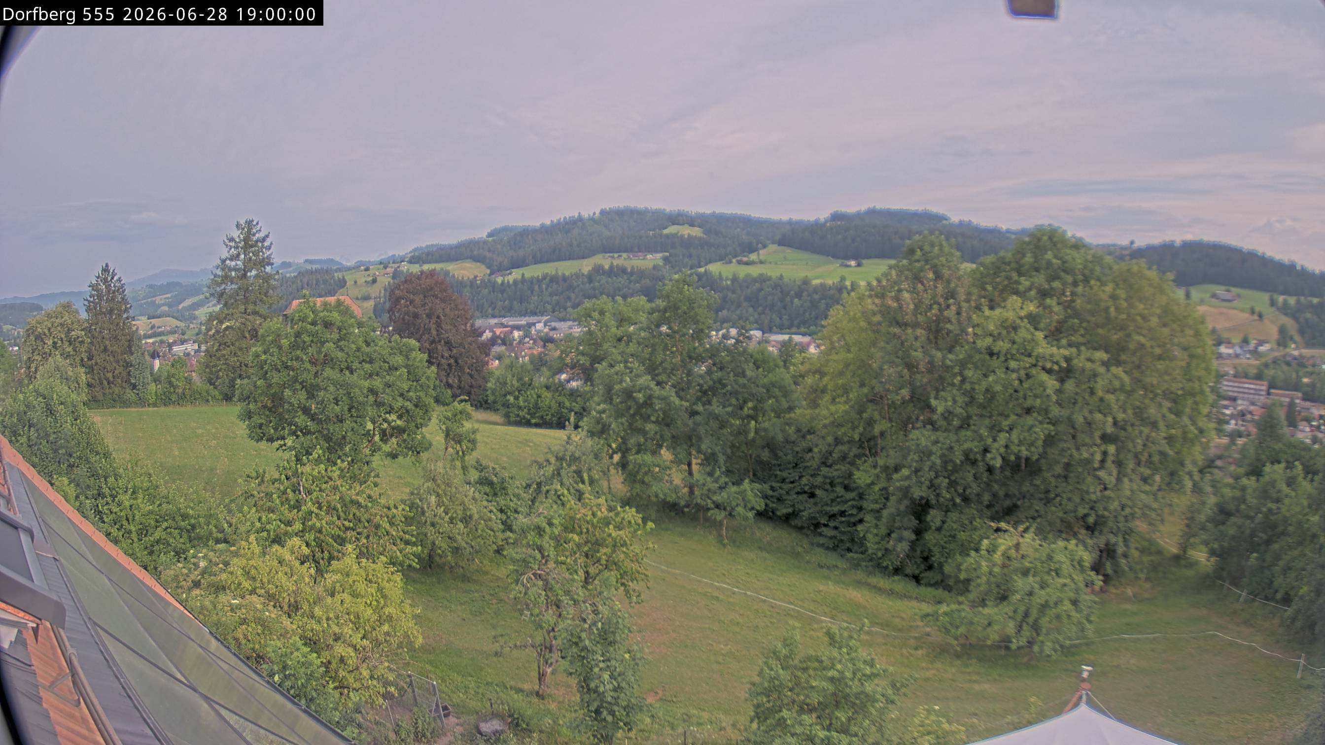 Webcam-Bild: Aussicht vom Dorfberg in Langnau 20260628-190000