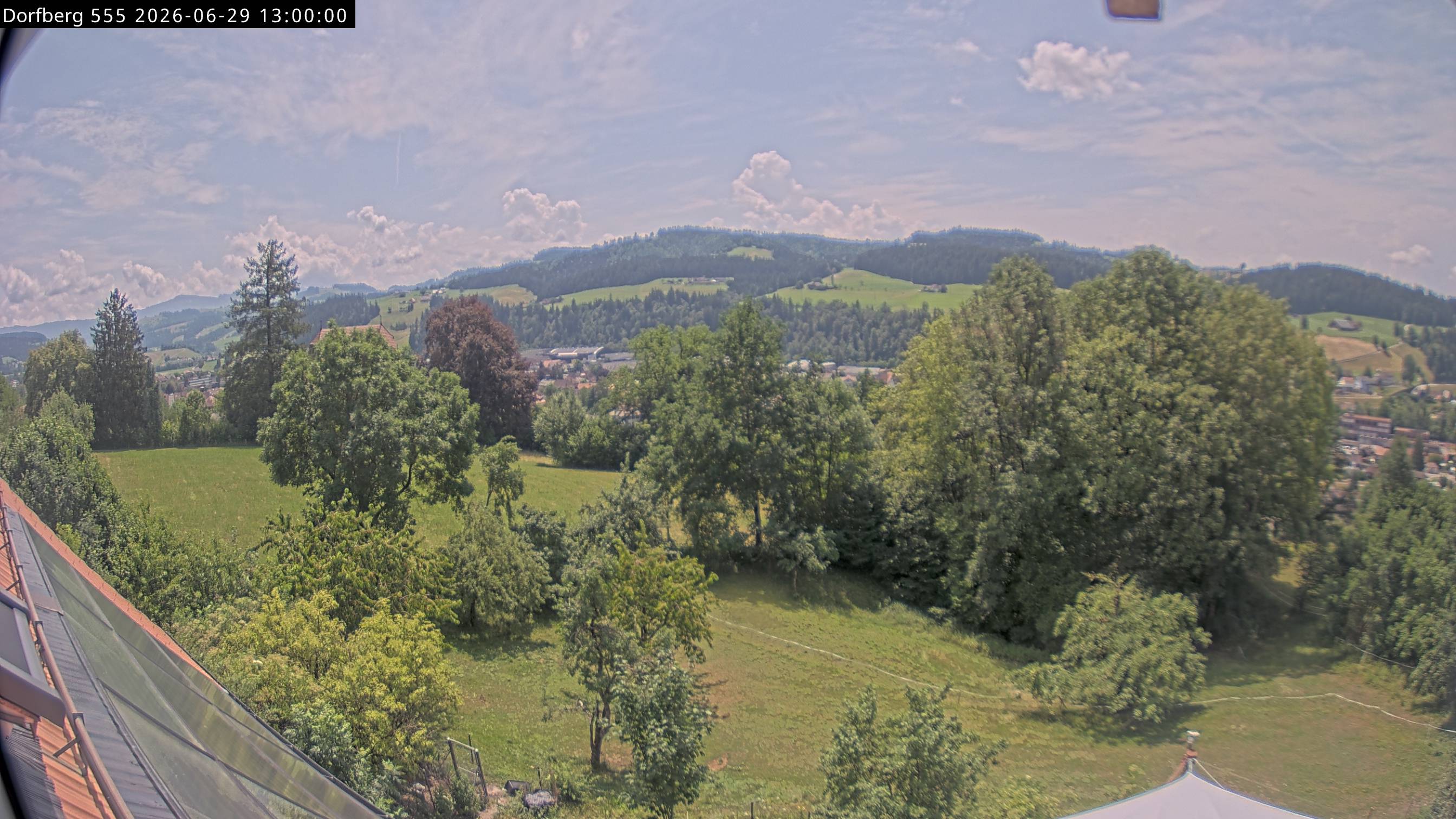Webcam-Bild: Aussicht vom Dorfberg in Langnau 20260629-130000