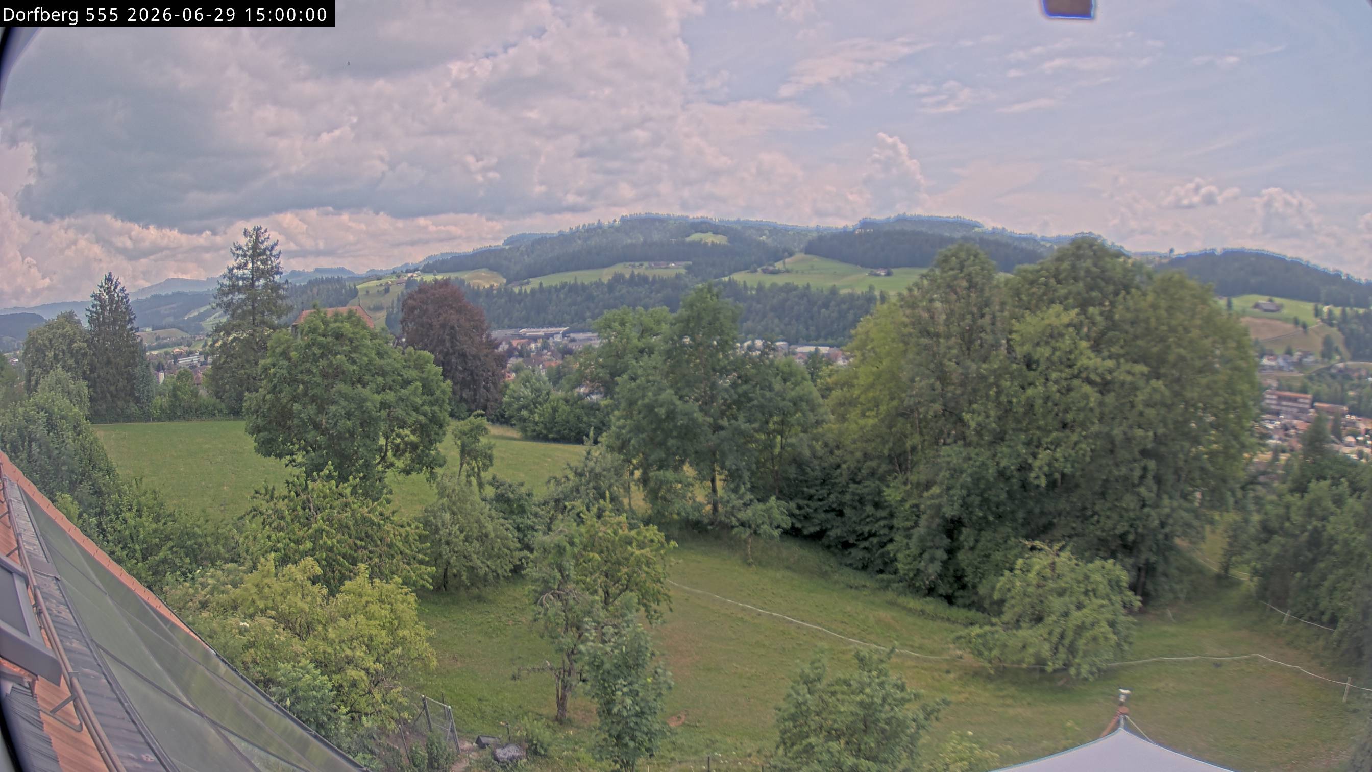 Webcam-Bild: Aussicht vom Dorfberg in Langnau 20260629-150000