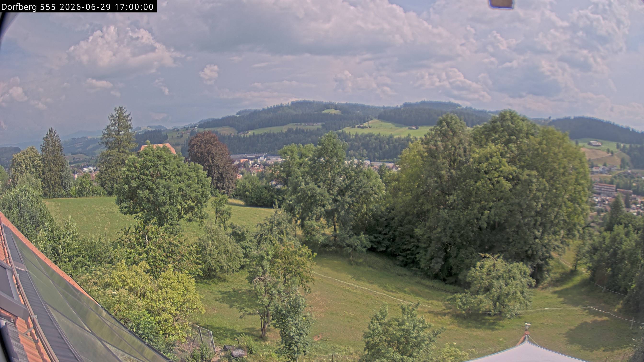 Webcam-Bild: Aussicht vom Dorfberg in Langnau 20260629-170000