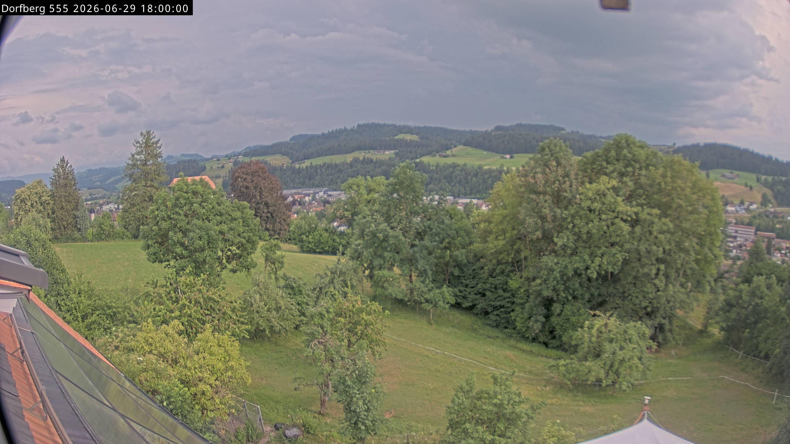 Webcam-Bild: Aussicht vom Dorfberg in Langnau 20260629-180000