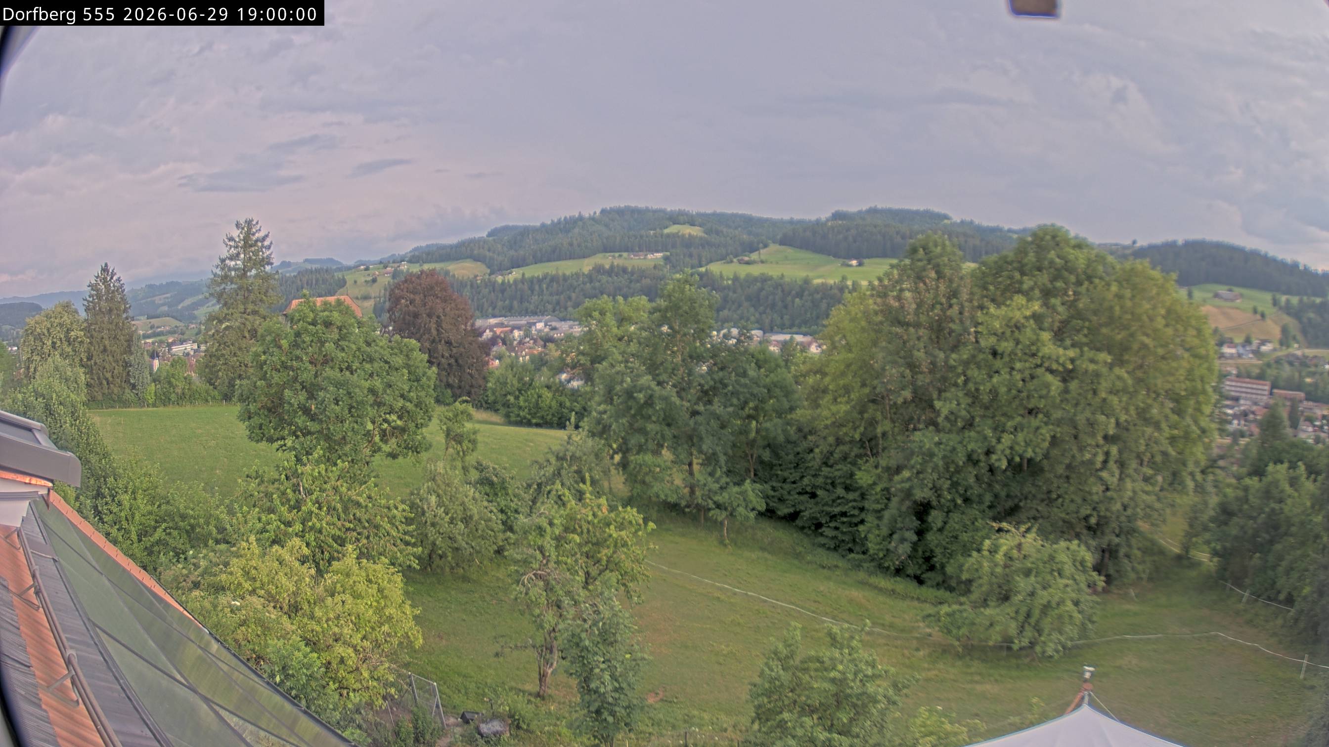 Webcam-Bild: Aussicht vom Dorfberg in Langnau 20260629-190000