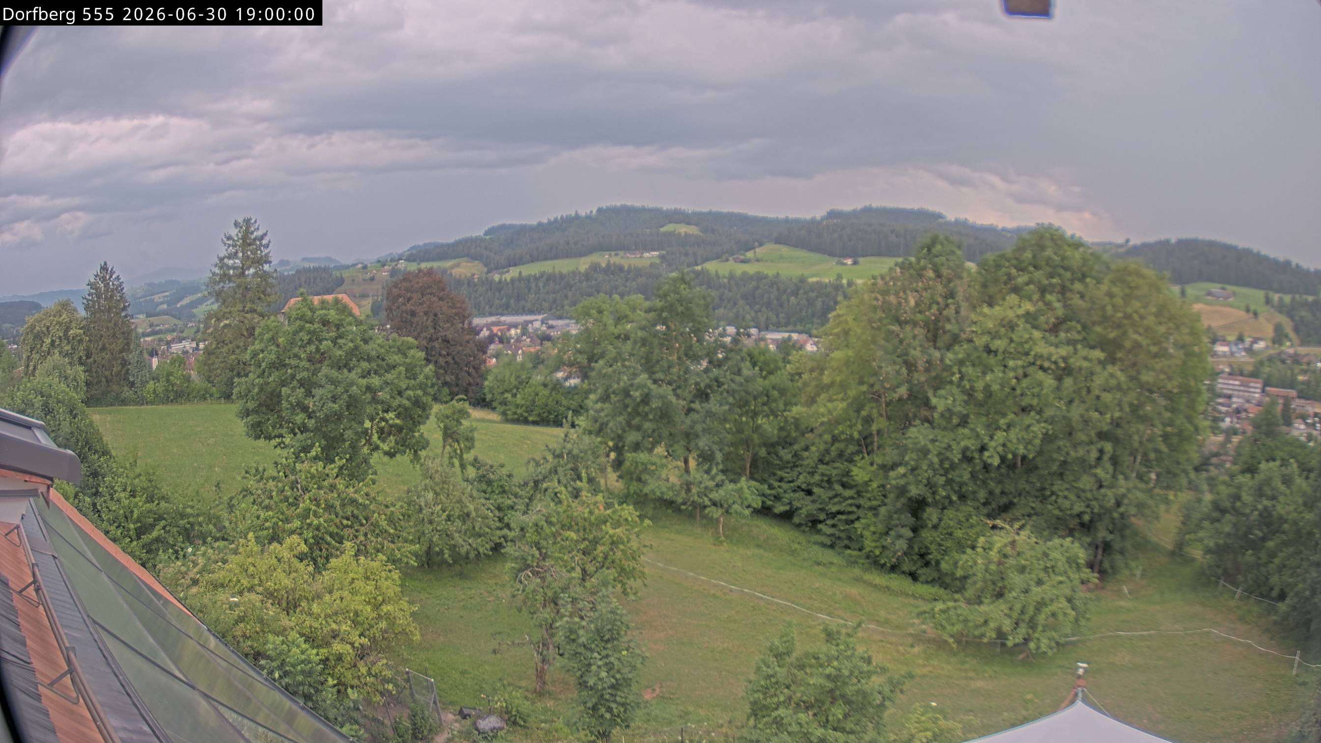 Webcam-Bild: Aussicht vom Dorfberg in Langnau 20260630-190000