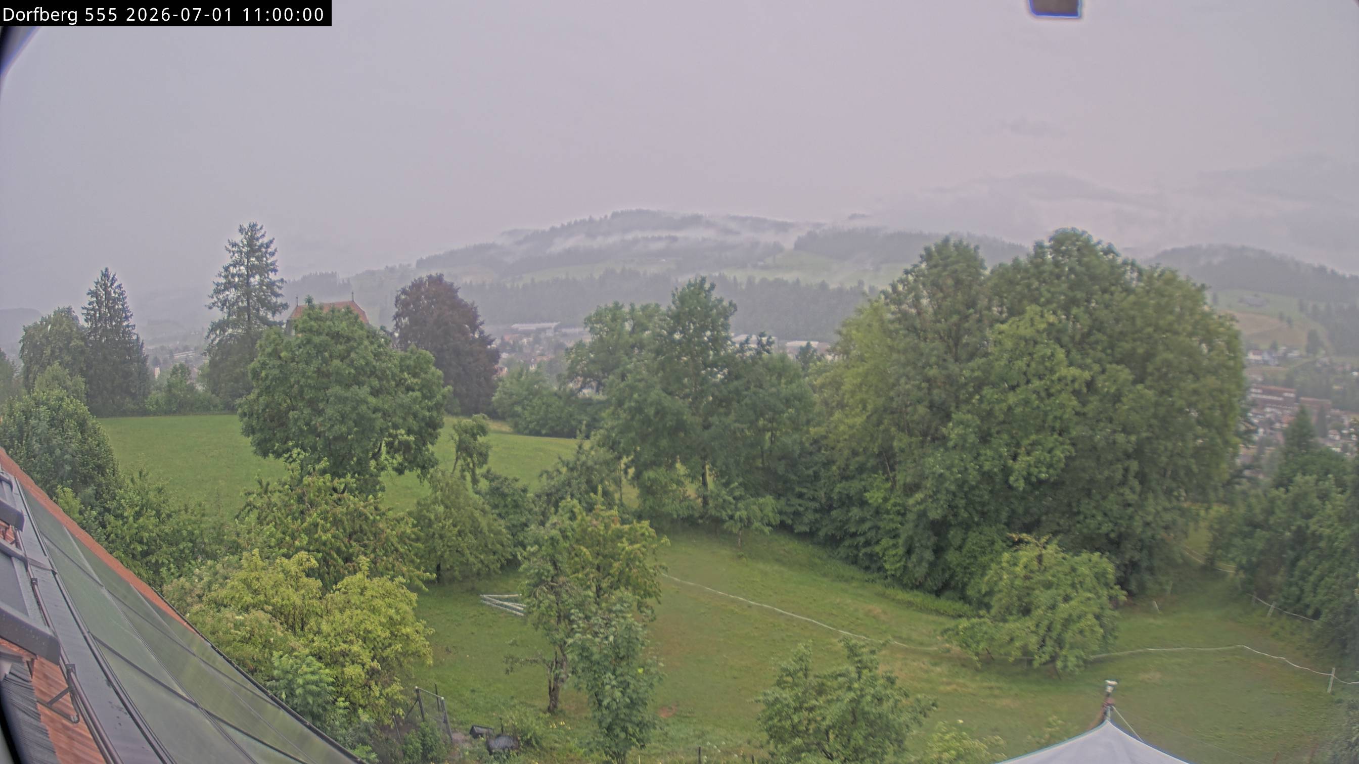 Webcam-Bild: Aussicht vom Dorfberg in Langnau 20260701-110000