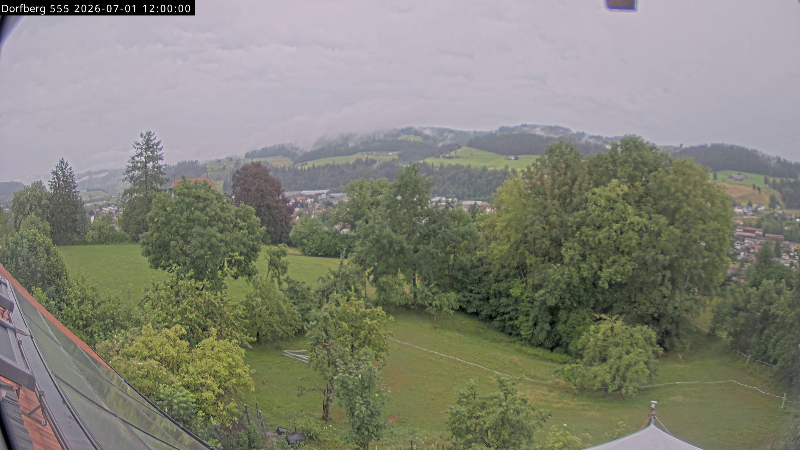 Webcam-Bild: Aussicht vom Dorfberg in Langnau 20260701-120000