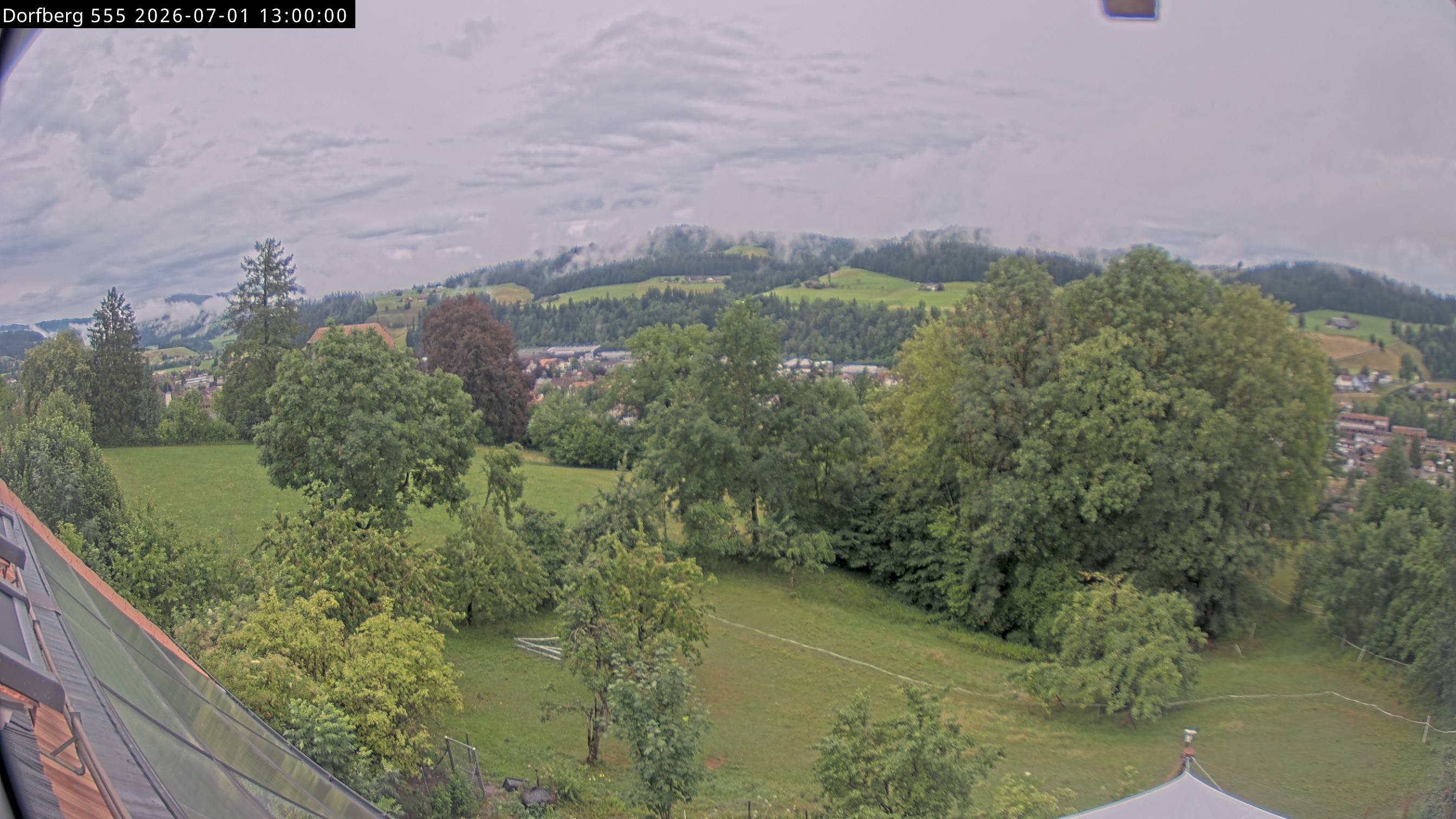 Webcam-Bild: Aussicht vom Dorfberg in Langnau 20260701-130000