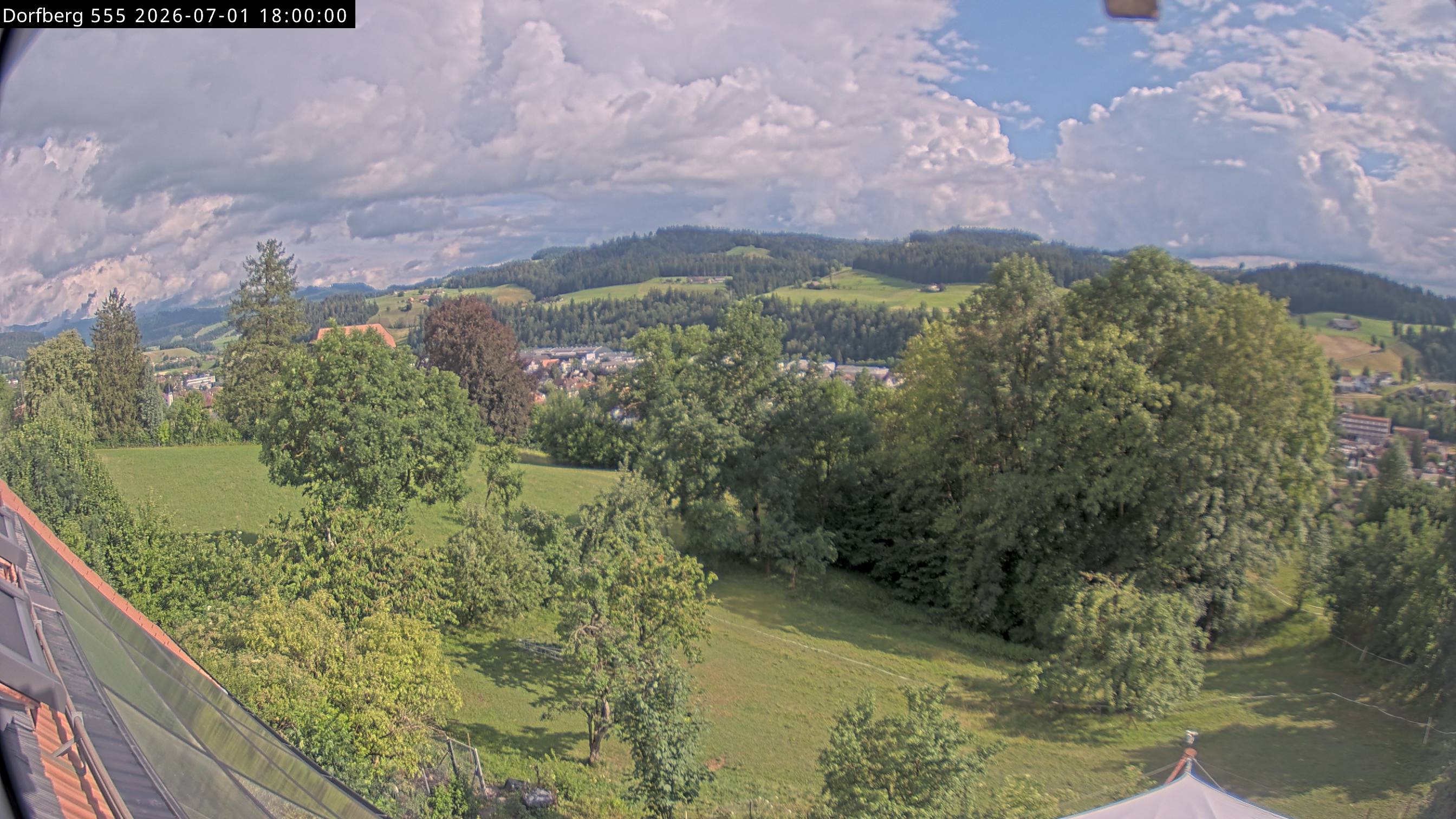 Webcam-Bild: Aussicht vom Dorfberg in Langnau 20260701-180000