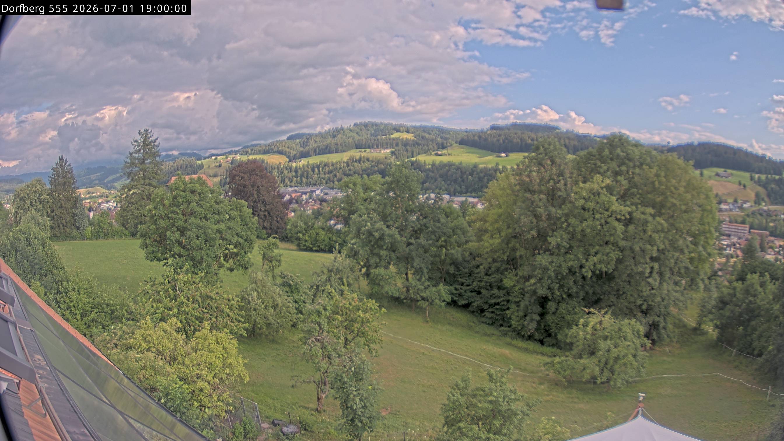 Webcam-Bild: Aussicht vom Dorfberg in Langnau 20260701-190000