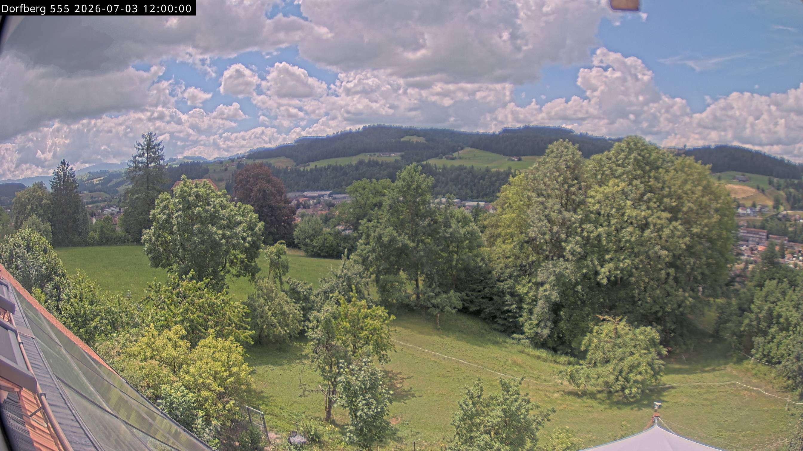 Webcam-Bild: Aussicht vom Dorfberg in Langnau 20260703-120000