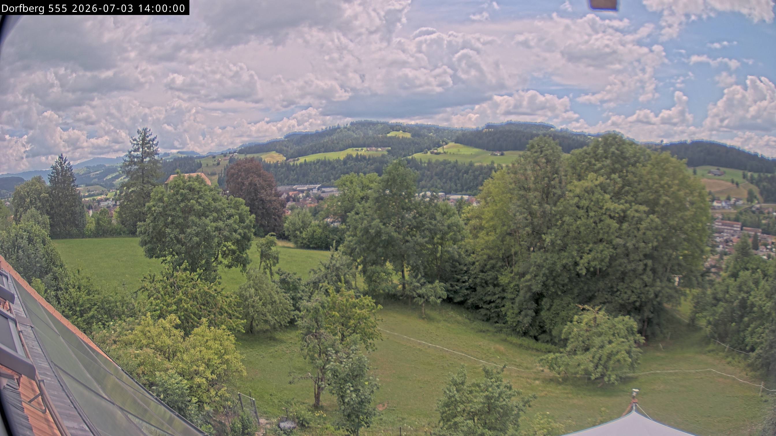 Webcam-Bild: Aussicht vom Dorfberg in Langnau 20260703-140000