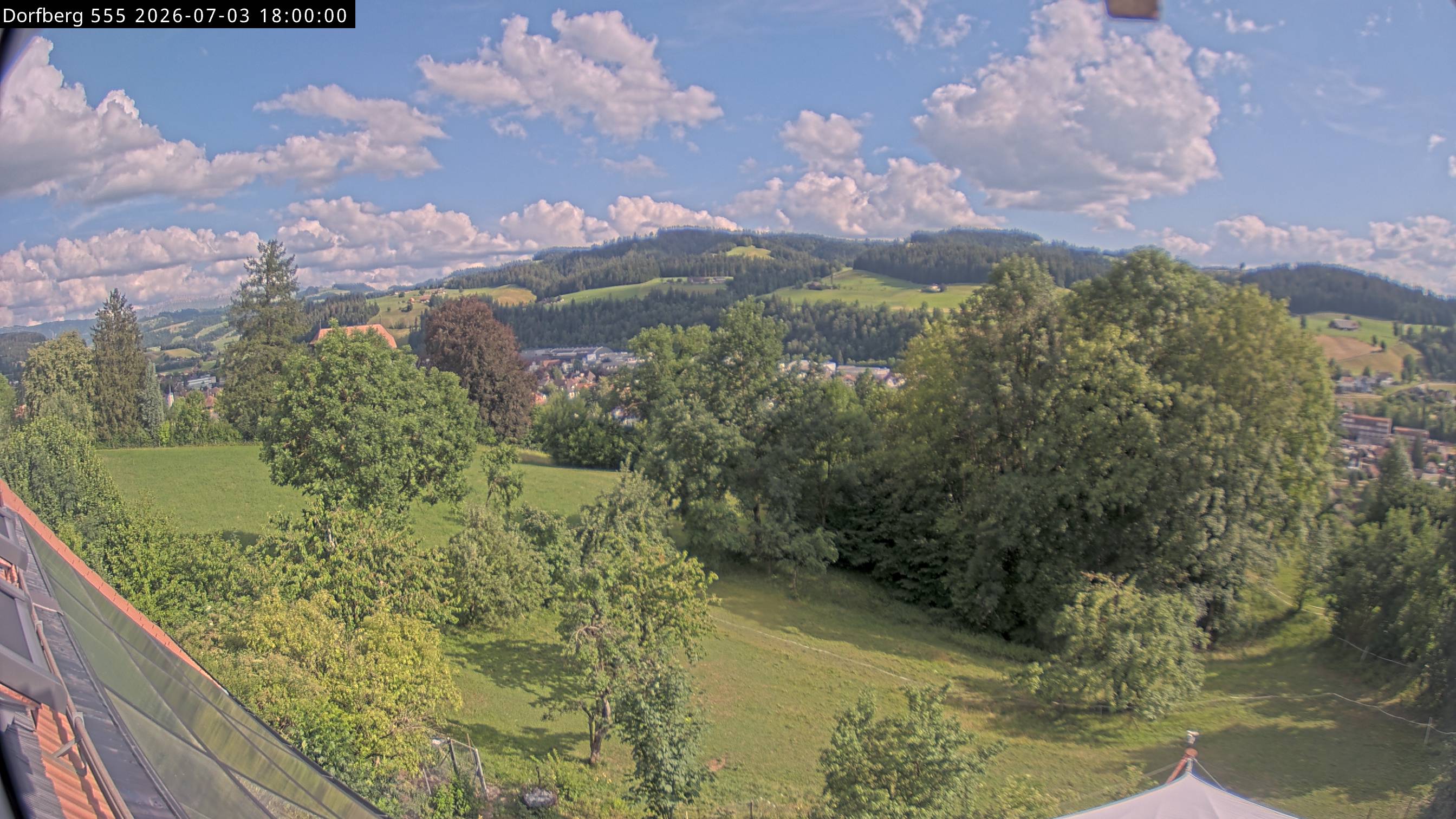 Webcam-Bild: Aussicht vom Dorfberg in Langnau 20260703-180000