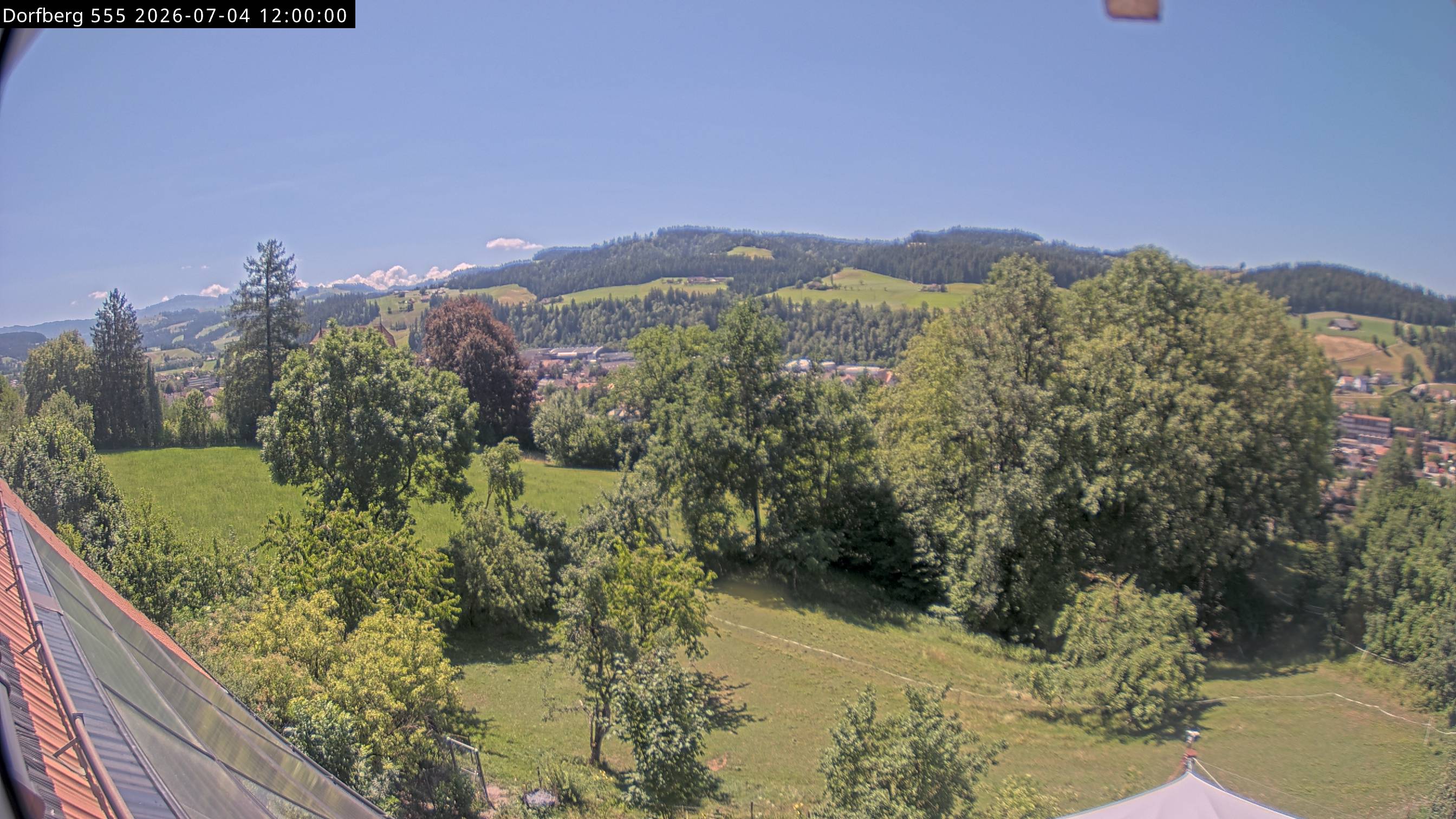 Webcam-Bild: Aussicht vom Dorfberg in Langnau 20260704-120000