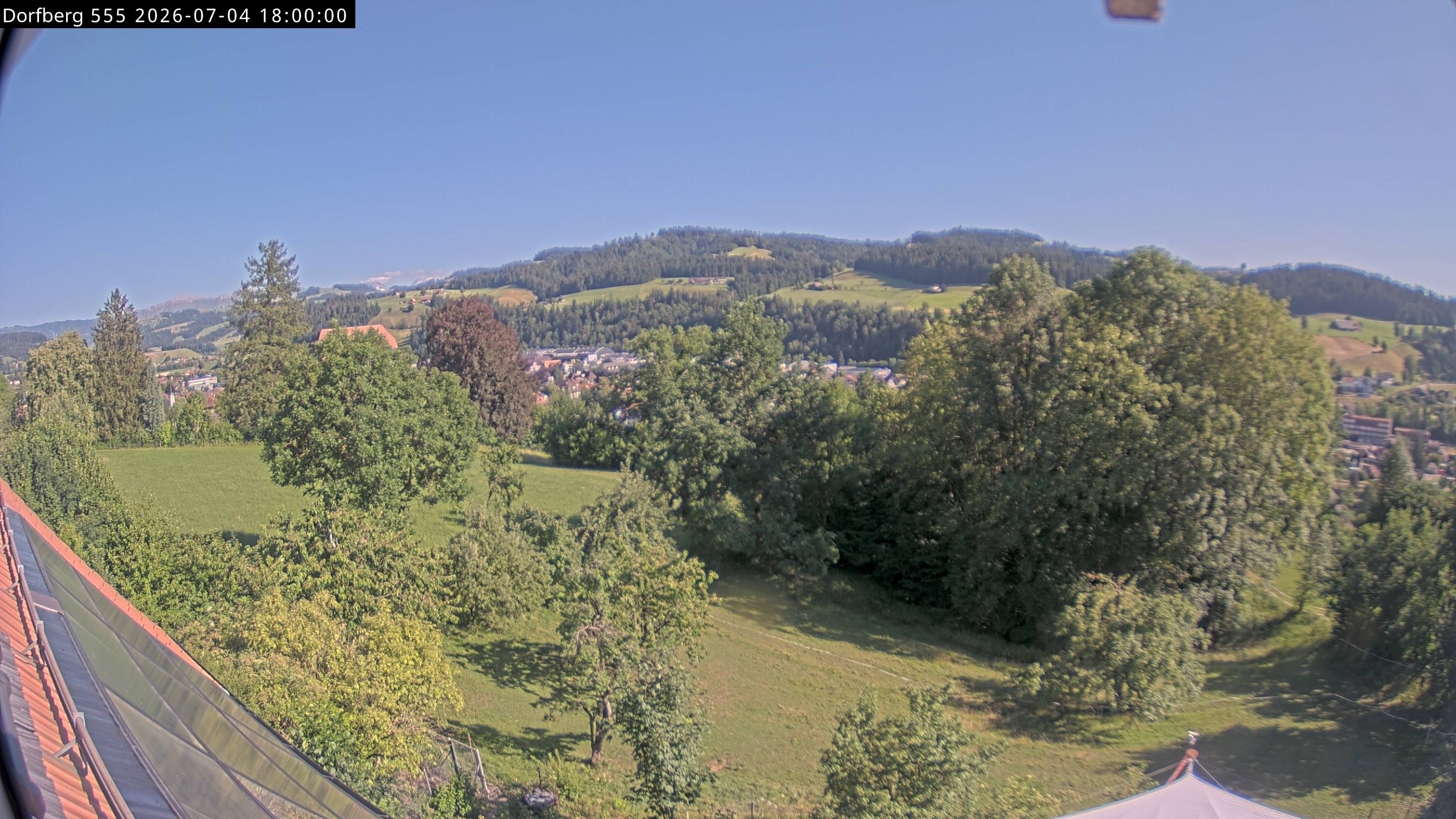 Webcam-Bild: Aussicht vom Dorfberg in Langnau 20260704-180000