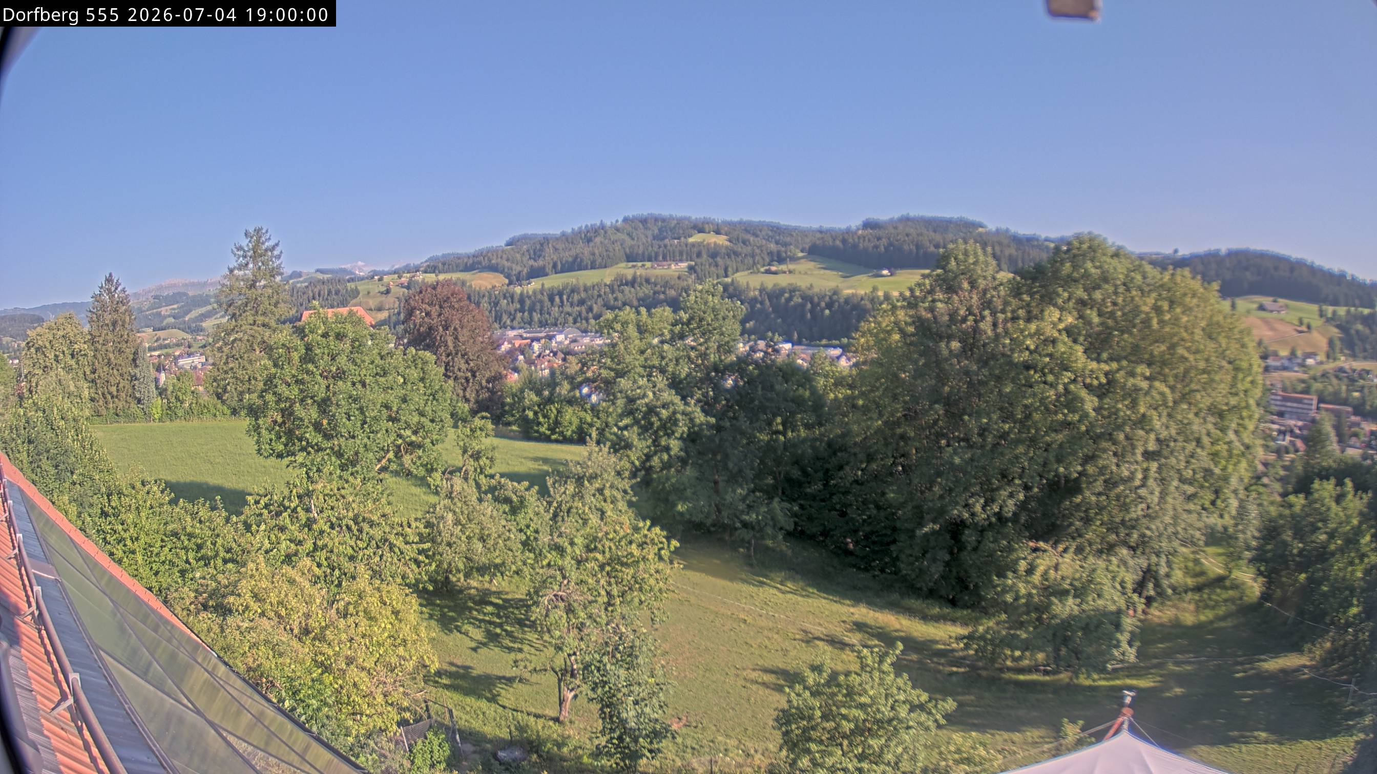 Webcam-Bild: Aussicht vom Dorfberg in Langnau 20260704-190000