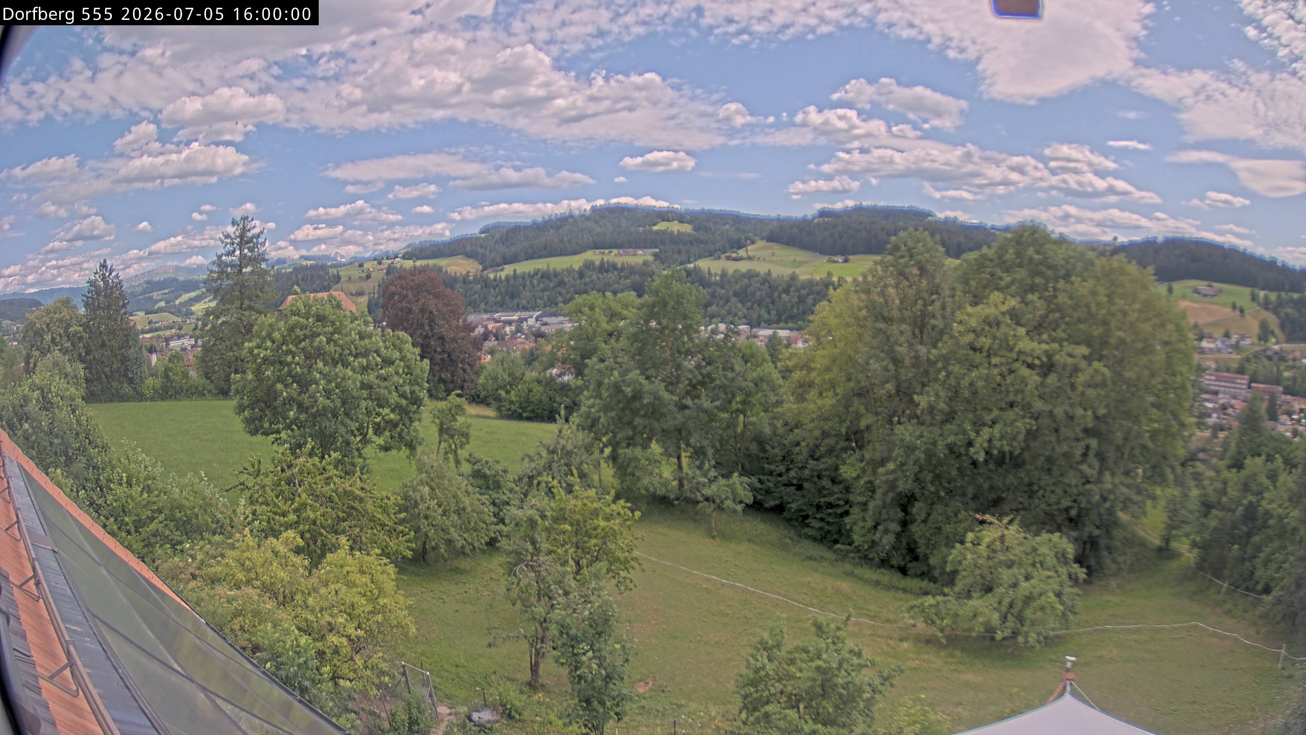 Webcam-Bild: Aussicht vom Dorfberg in Langnau 20260705-160000
