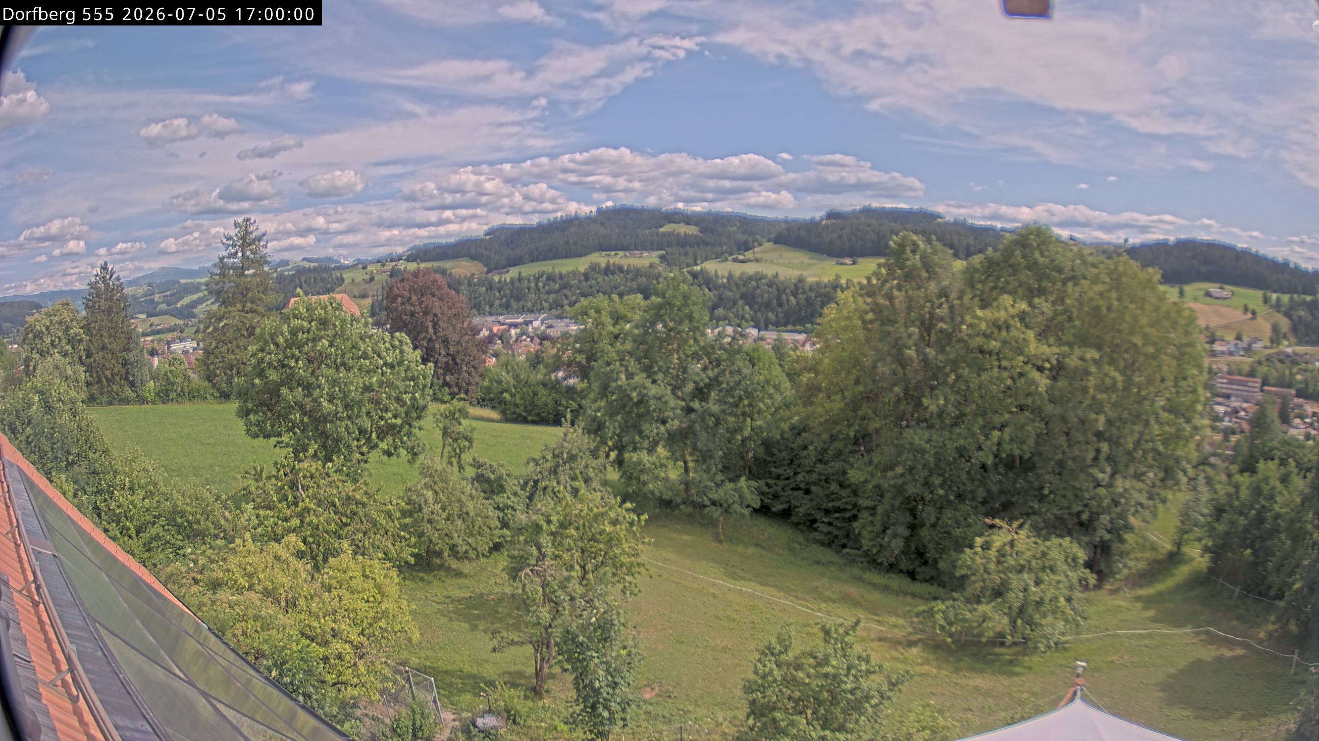 Webcam-Bild: Aussicht vom Dorfberg in Langnau 20260705-170000