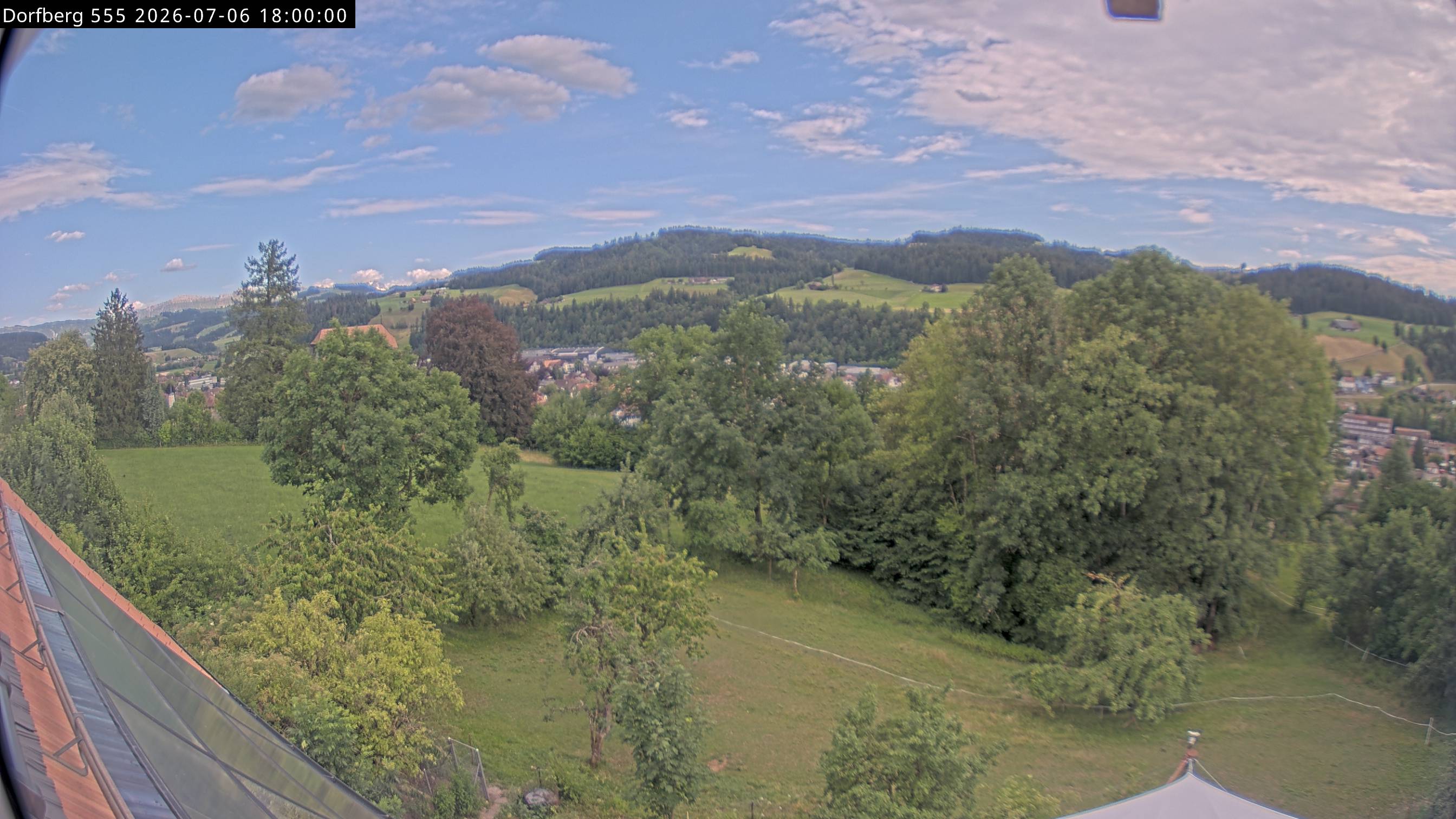 Webcam-Bild: Aussicht vom Dorfberg in Langnau 20260706-180000