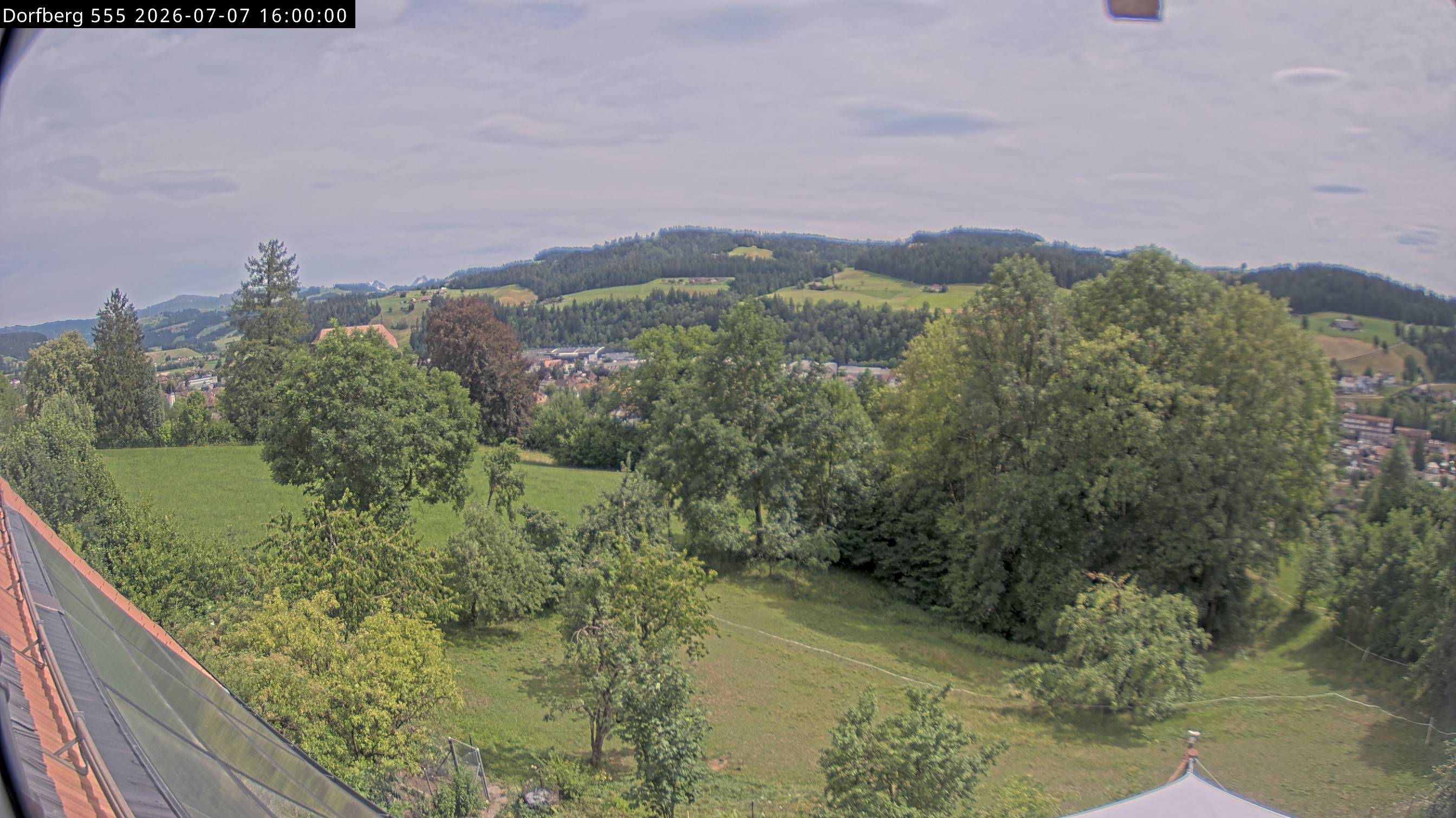 Webcam-Bild: Aussicht vom Dorfberg in Langnau 20260707-160000